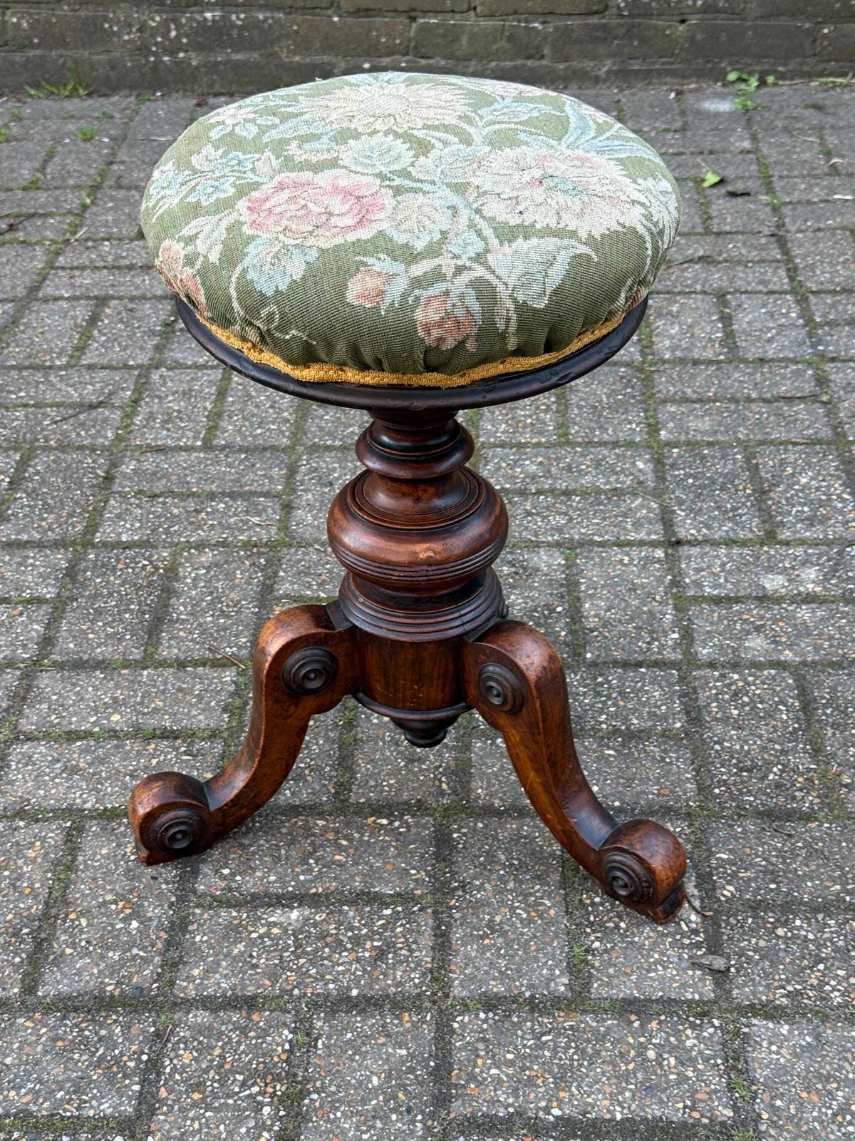 photo vinterior Antique Victorian Adjustable Piano Occasional Stool – Solid Wood Carved Tripod Stool With Floral Green Upholstered Seat