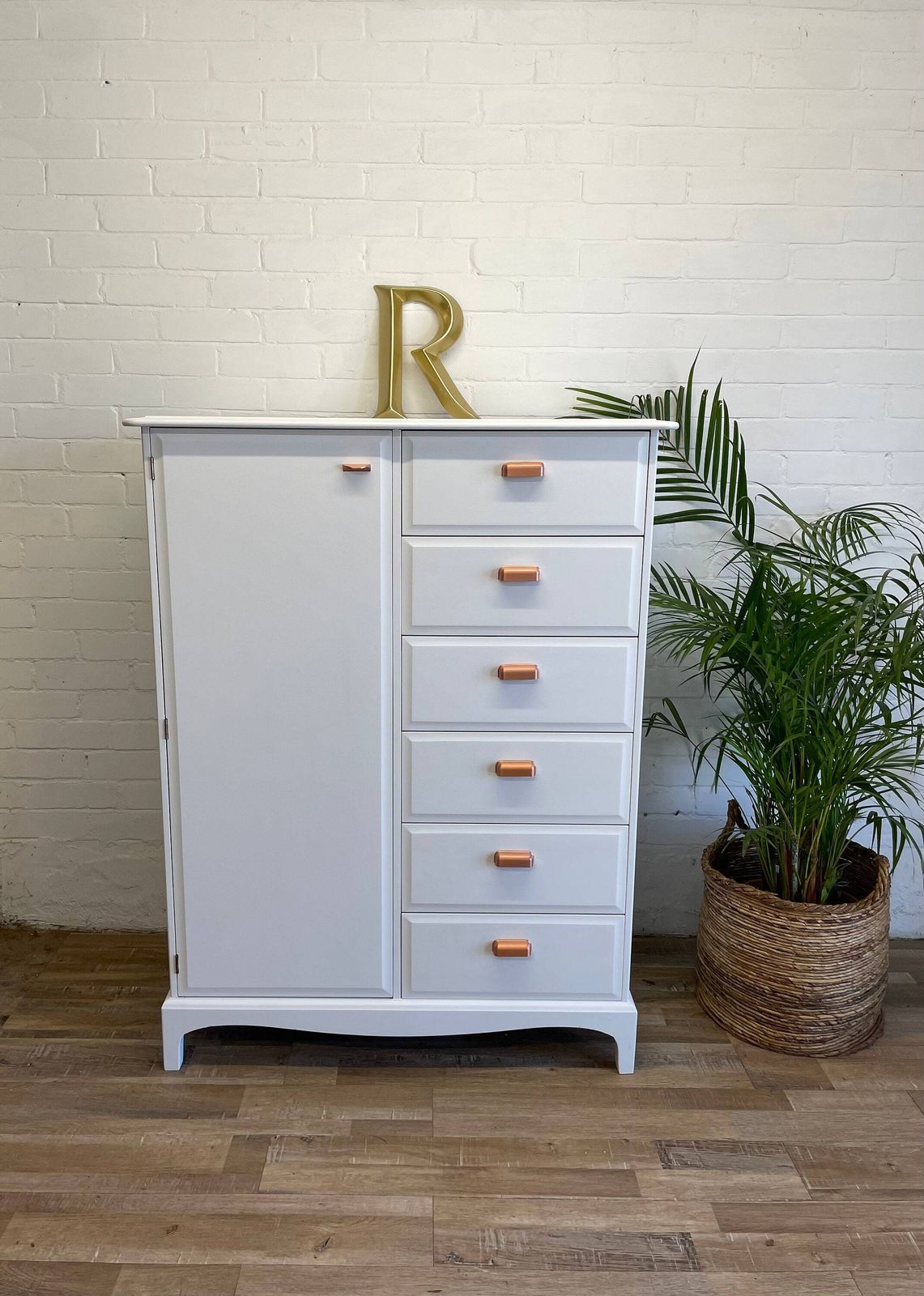 Stag Minstrel Gentleman’s Chest Painted White