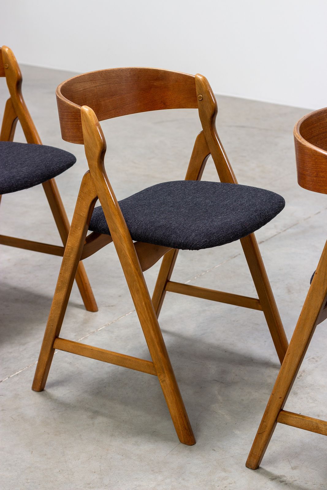 Furniture Henning Kjaernulf Model 71 Set Of 6 Dining Chairs In Teak photo