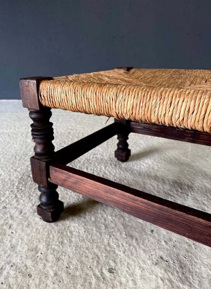 photo furniture Franse Country Eiken & Biezen Lage Kruk, Frankrijk, Ca. Jaren 1940