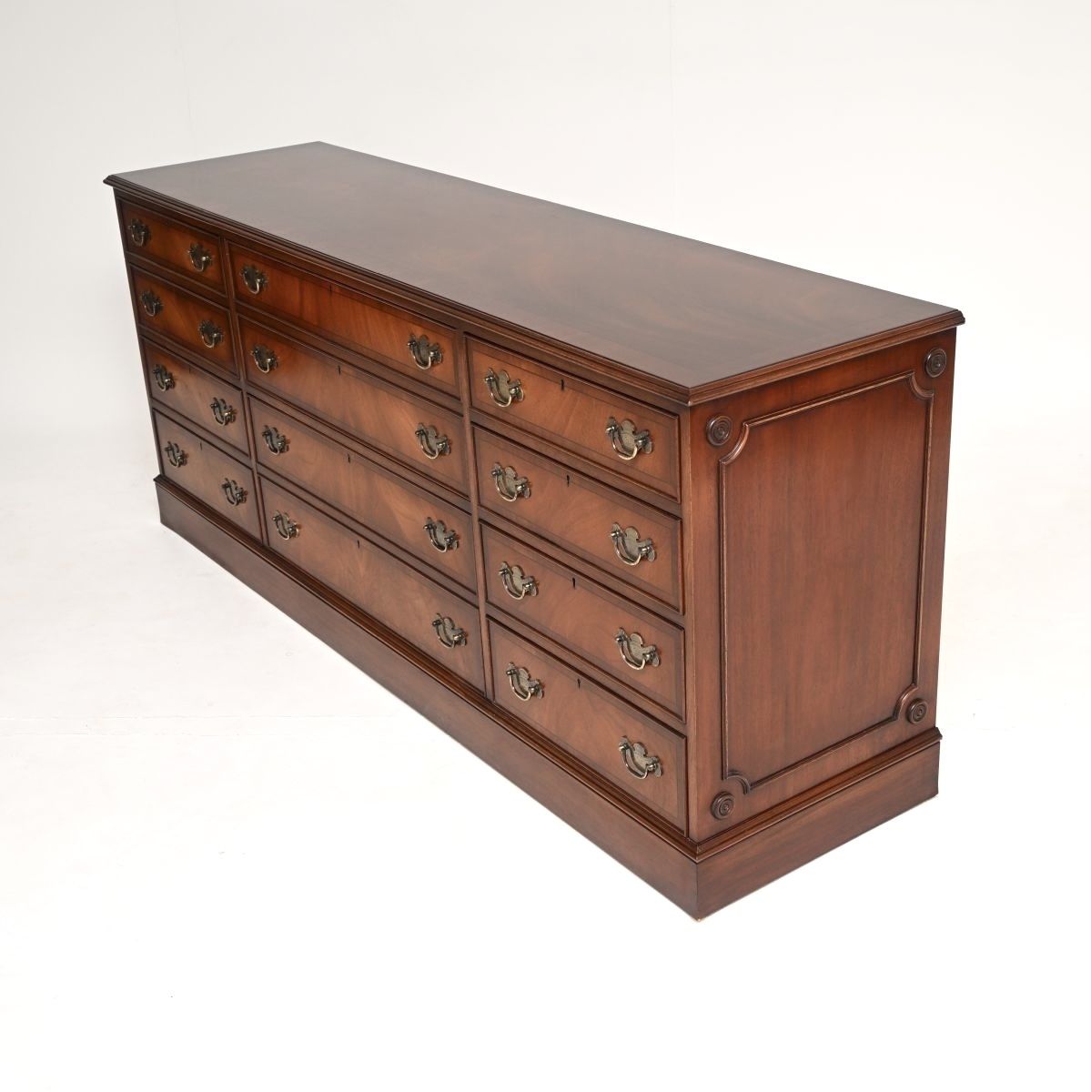 photo furniture Antique Georgian Style Mahogany Chest Of Drawers / Sideboard