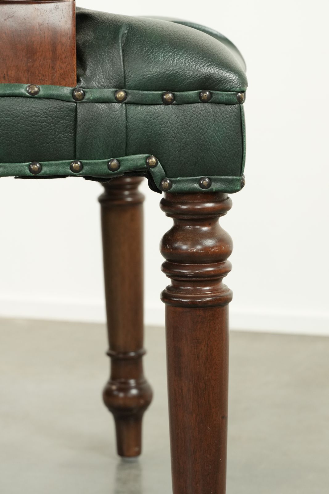 559.0 Green Flamed Cow Leather Chesterfield Office Chair/ Side Chair In English Style photo
