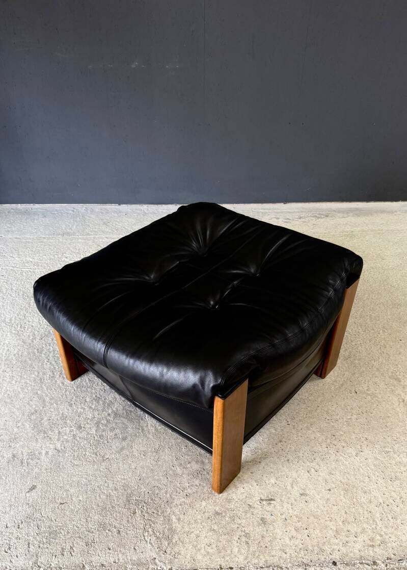 Postmodern Design Artona Xl Leather Ottoman By Afra & Tobia Scarpa For Maxalto, Italy 1980's photo for sale