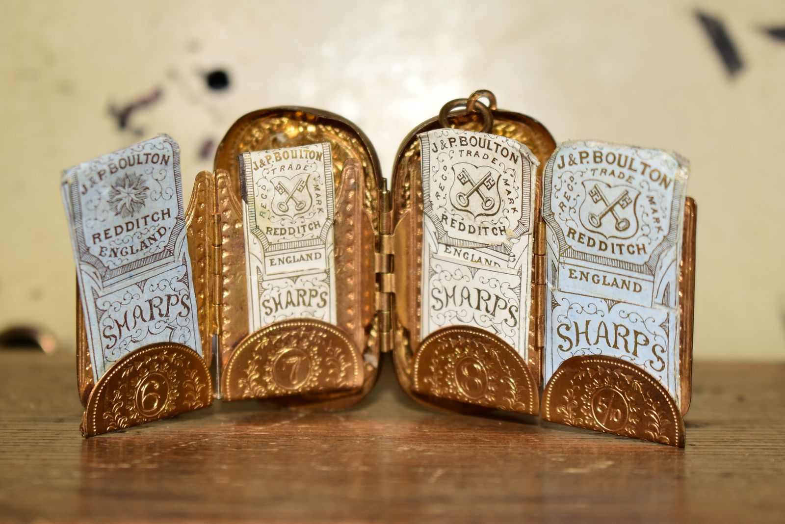 Victorian Avery's Quadruple Accordion Needle Case   Rare Four Part Etui With Original Set Of Sized Needles 1872