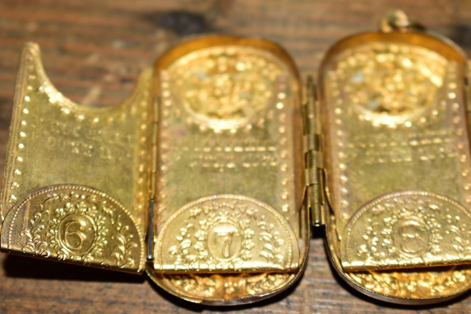 photo for sale Victorian Avery's Quadruple Accordion Needle Case   Rare Four Part Etui With Original Set Of Sized Needles 1872