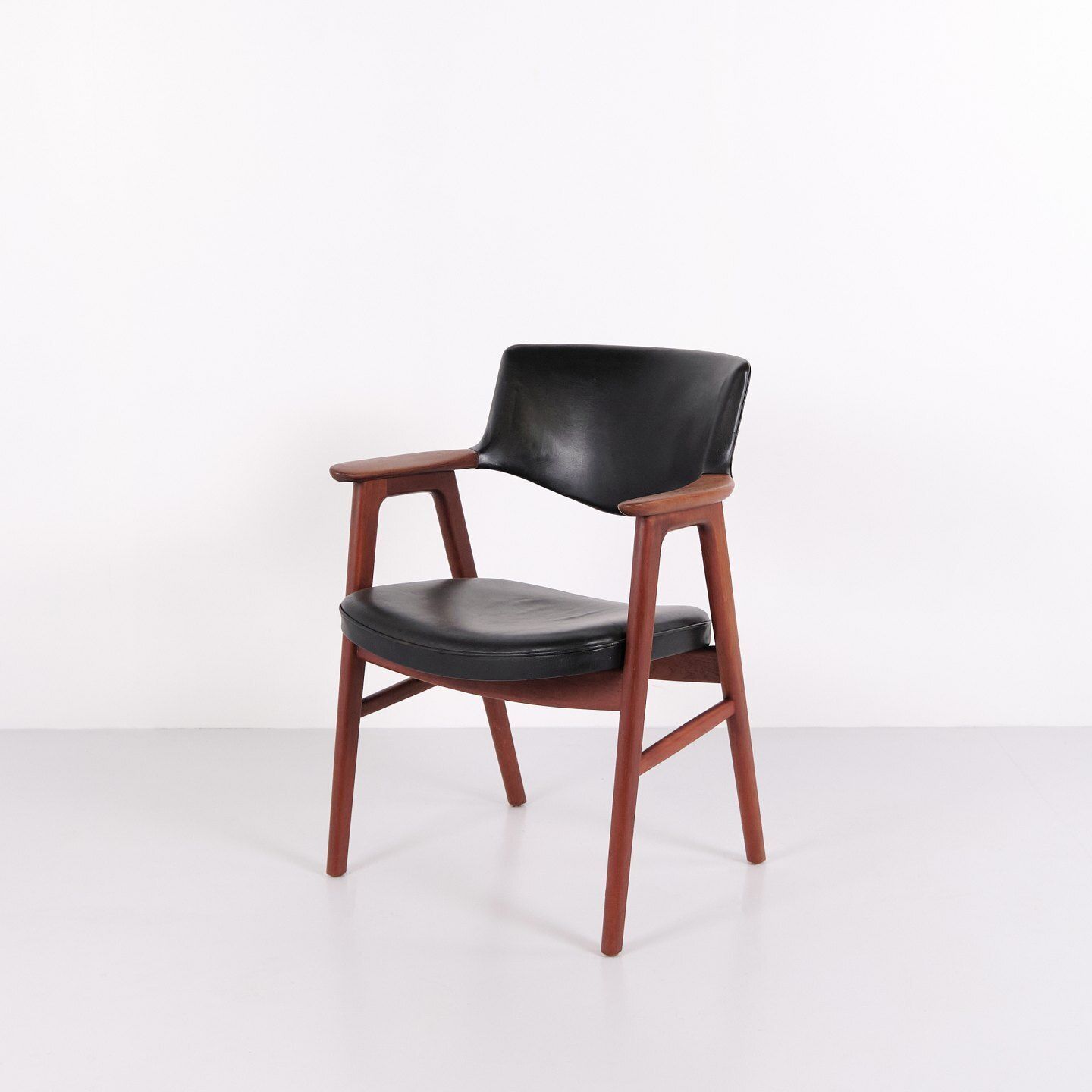 Erik Kirkegaard Armchair Model 43 In Teak And Black Leather, Høng Stolefabrik, 1950s photo Furniture