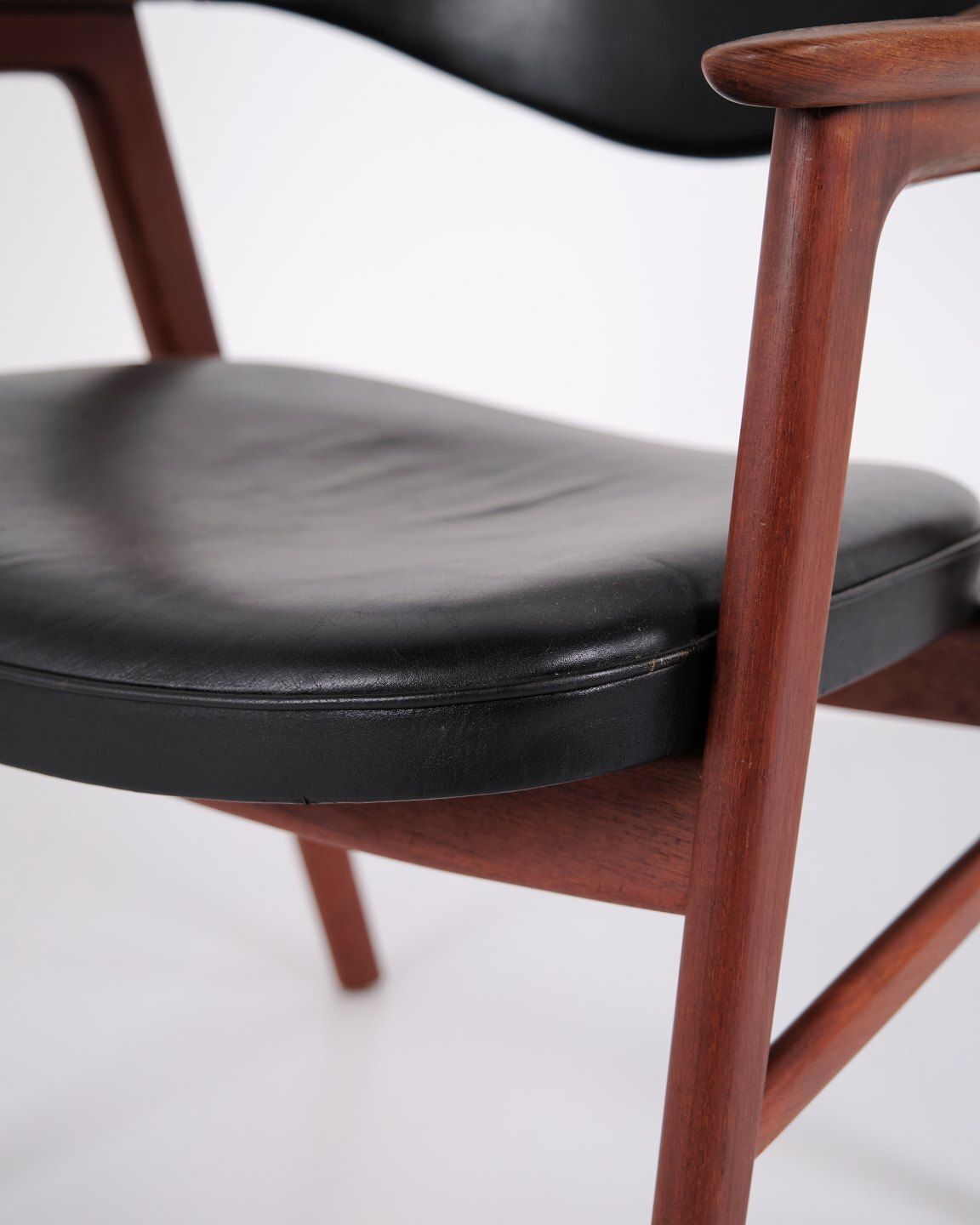 Erik Kirkegaard Armchair Model 43 In Teak And Black Leather, Høng Stolefabrik, 1950s photo 745.0