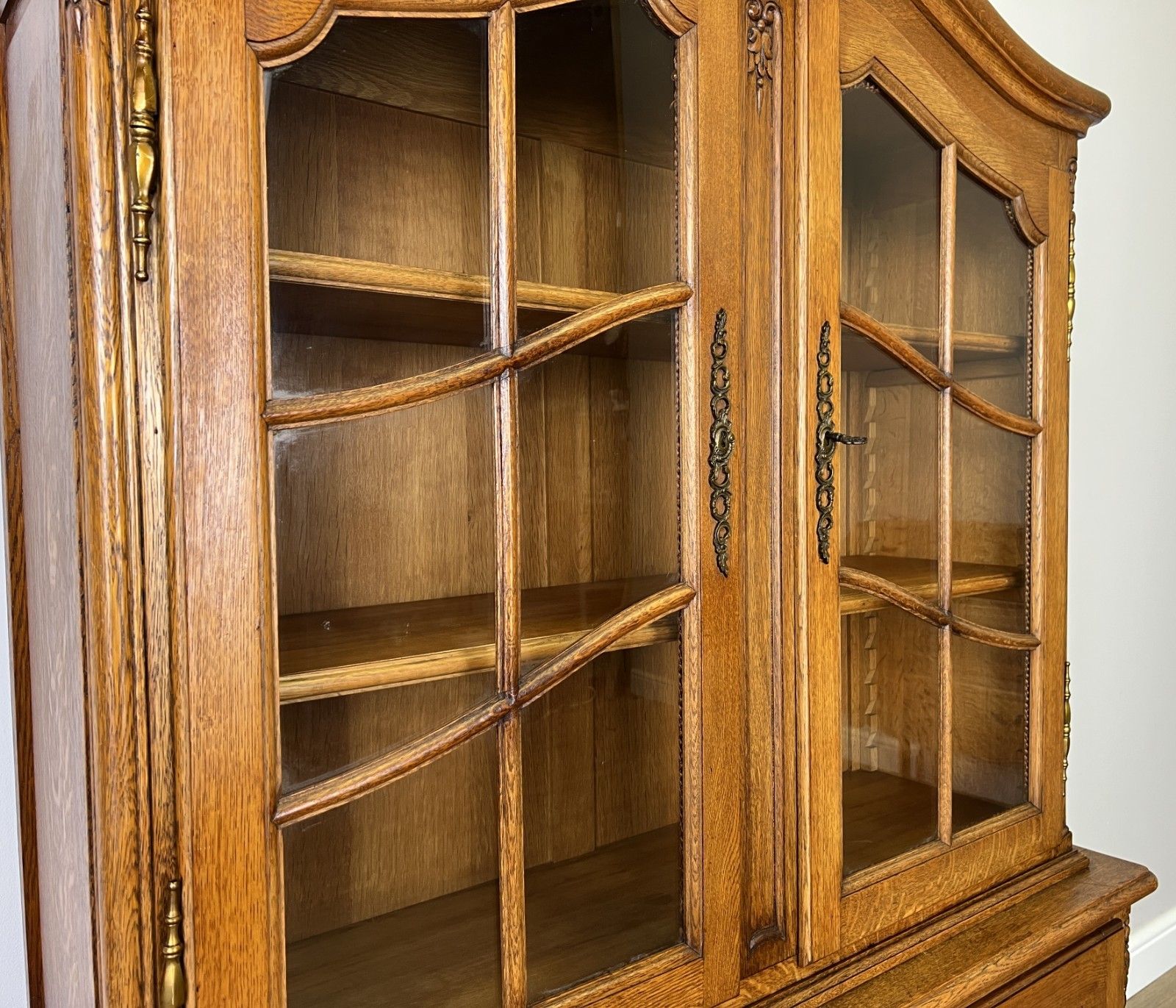 Bookcase Vintage French Louis XIV Style Oak Display Cabinet Sideboard Lot 4934 photo vintage