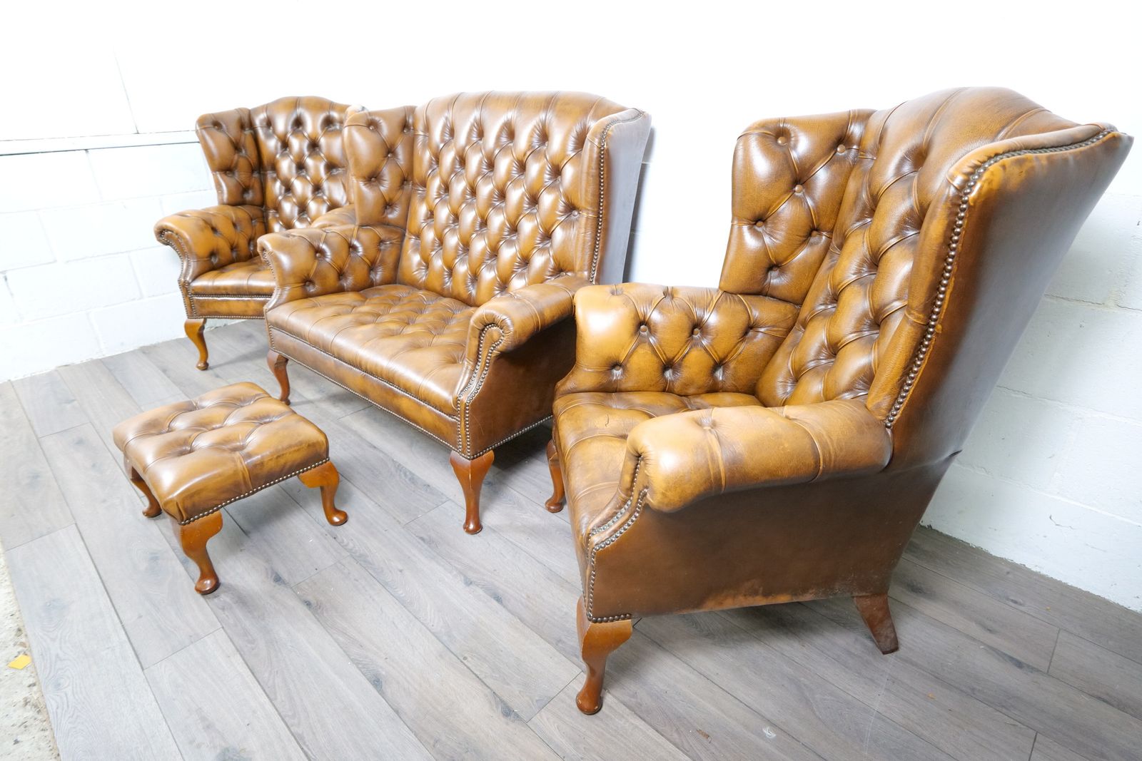 photo furniture Chesterfield Queen Anne 4 Piece Leather Suite Cigar Brown