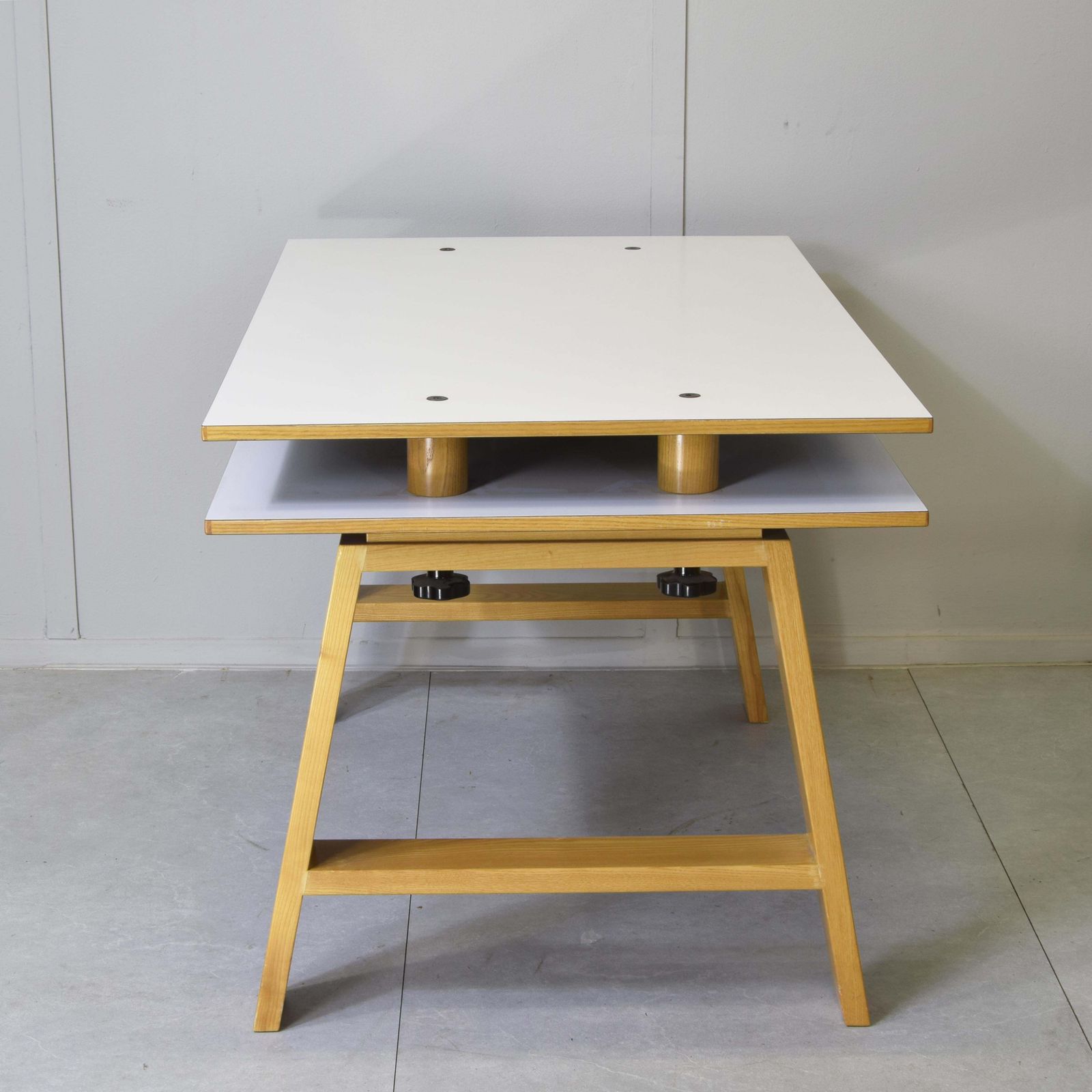 photo furniture Minimalist Desk, Italian Made In The 1980s