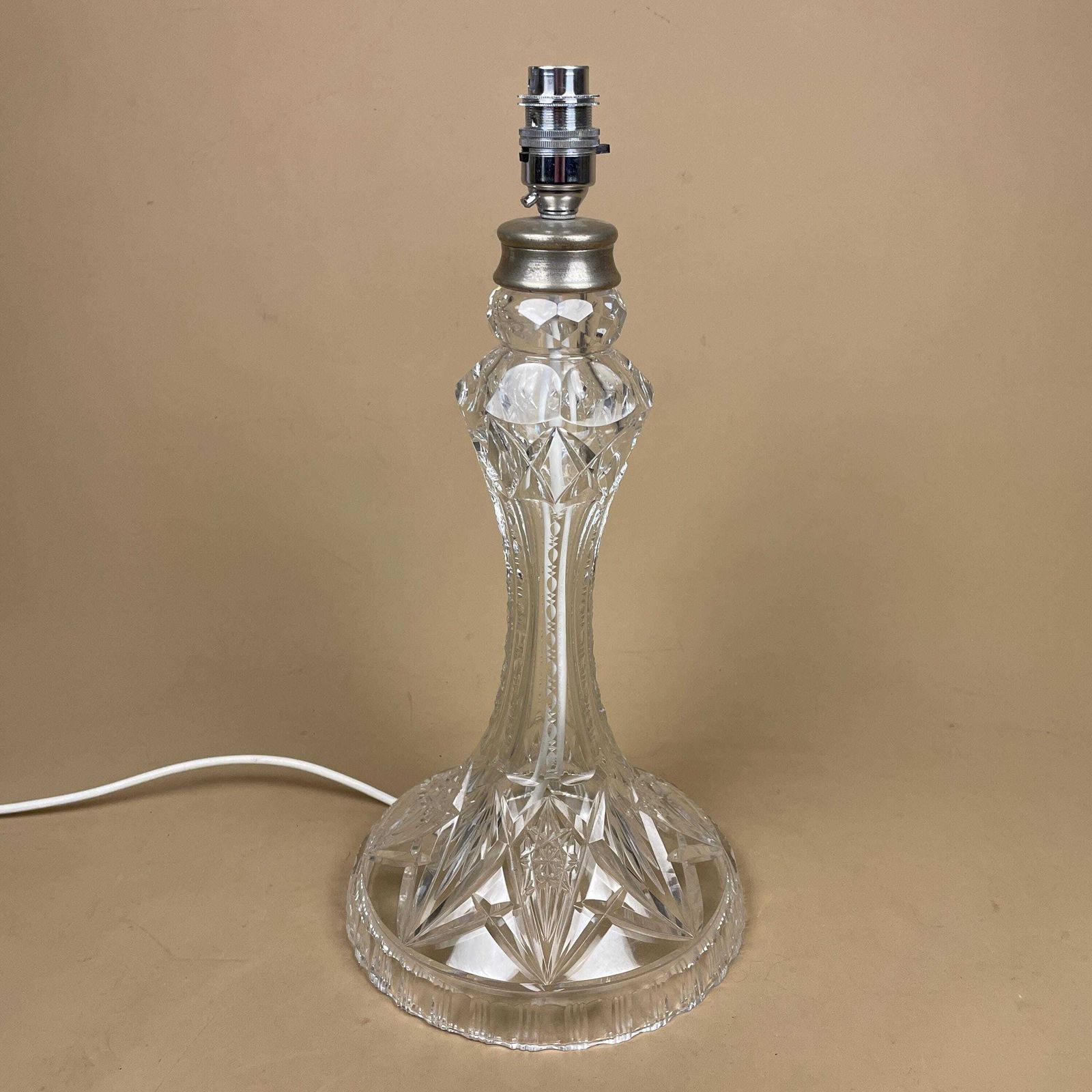Clear Cut Glass Lamp Light Bedside Table Silver Metal Fitting Art Deco Round Base Vintage Elegant Regency Classic Antique Crystal photo Lighting