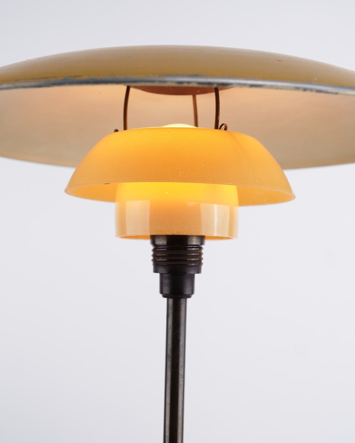 Poul Henningsen Table Lamp Model Ph 3.5/2.5 With Yellow Painted Metal Top Shade And Frame In Burnished Brass, Louis Poulsen 1930s photo for sale