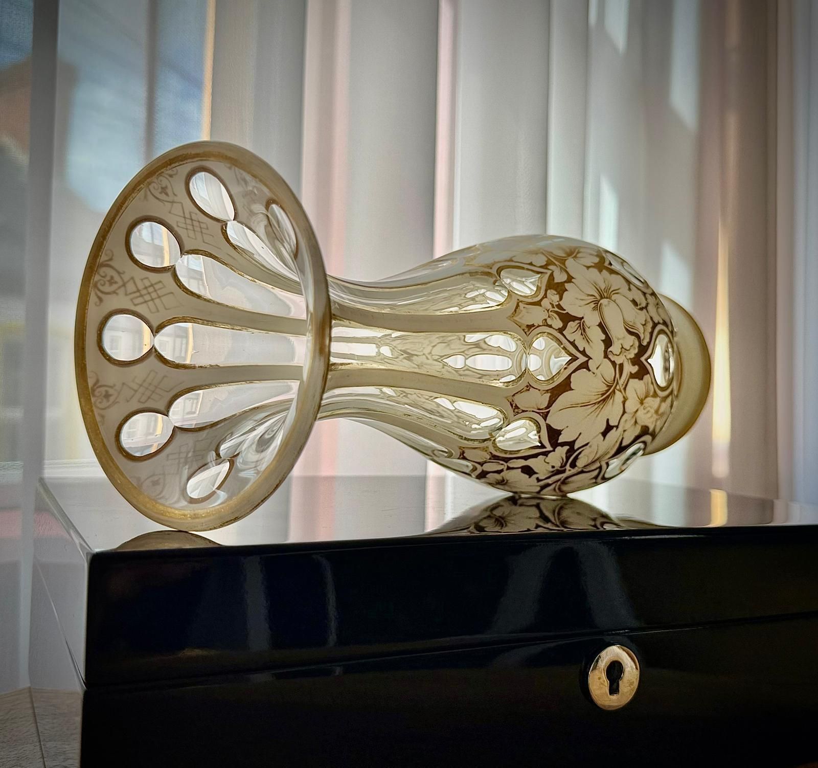 photo vinterior Antique Bohemian White Overlay Glass Vase, 19th Century