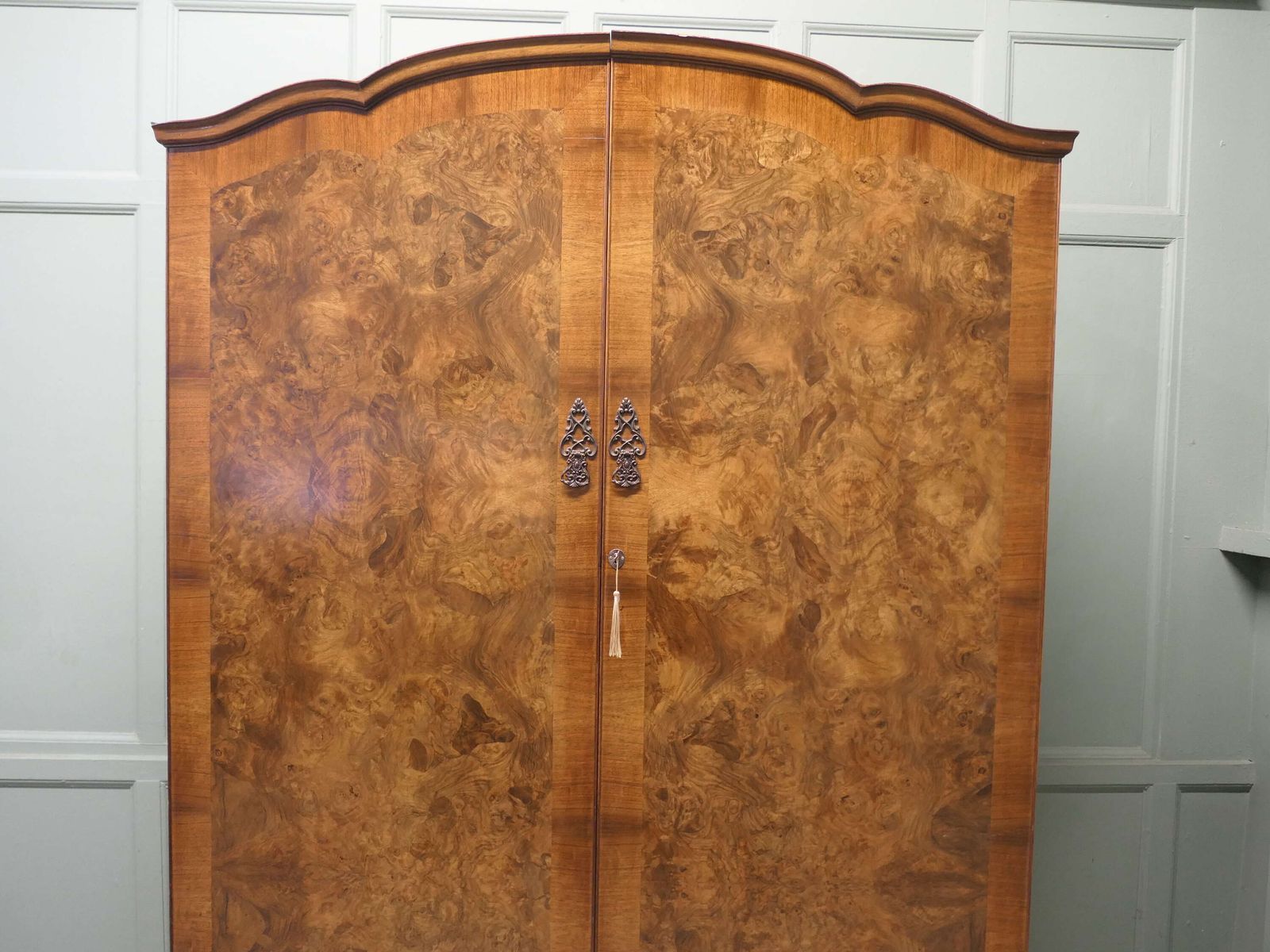 Maple Art Deco Bur Walnut Compact Shelved Wardrobe This Very Stylish Double Wardrobe photo 1500.0