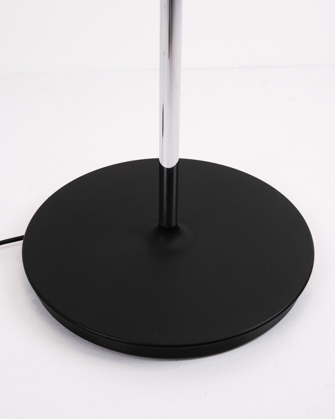 Poul Henningsen Floor Lamp Model Ph 80, Louis Poulsen photo vinterior