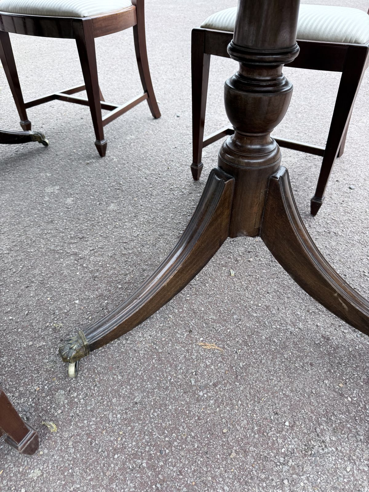 425.0 Edwardian (1900–1915) Mahogany Twin Pedestal Extending Dining Table & 6 Shield Back Chairs photo