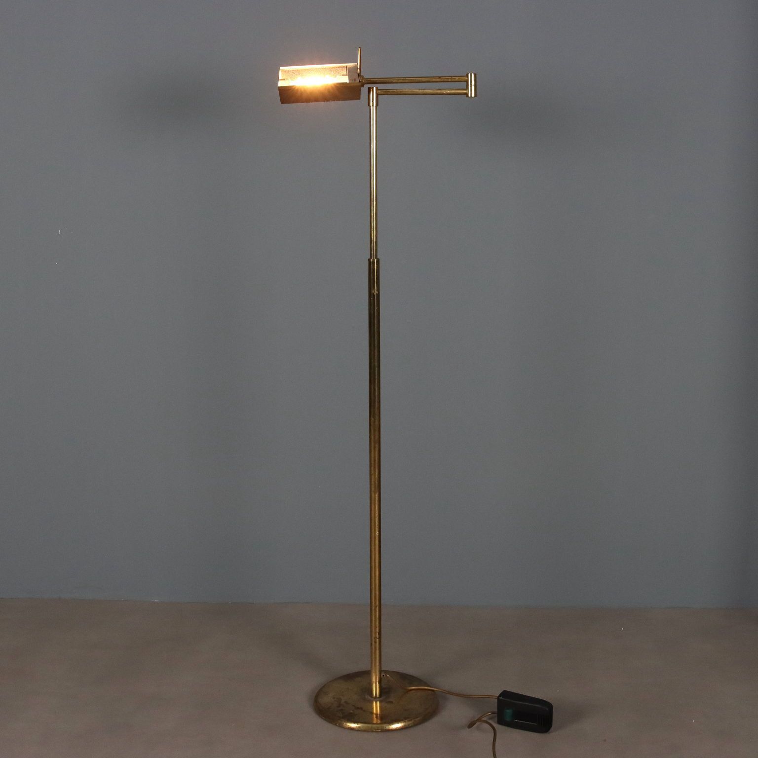 Vintage Floor Lamp Brass Adjustable Height Design 1980s photo 330.0