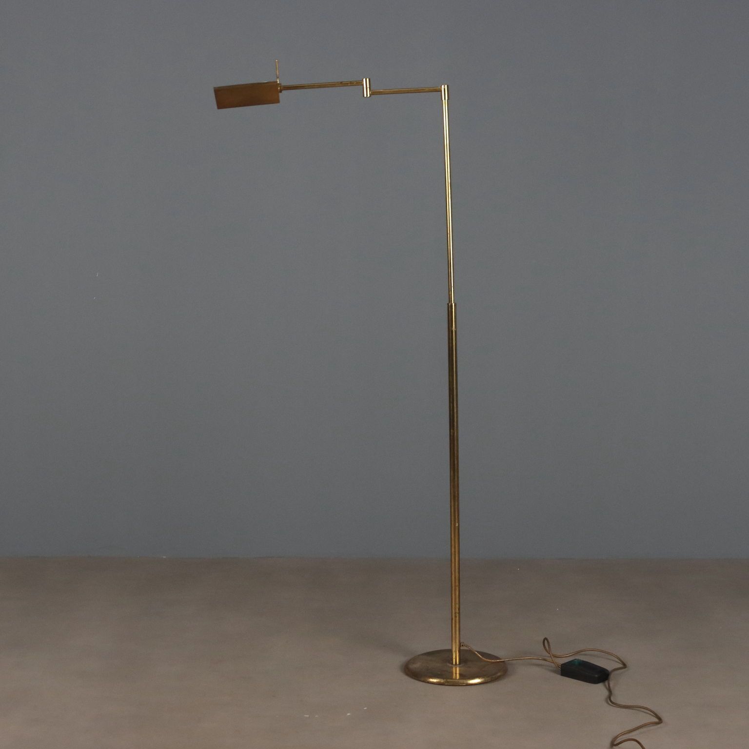 Vintage Floor Lamp Brass Adjustable Height Design 1980s photo vinterior