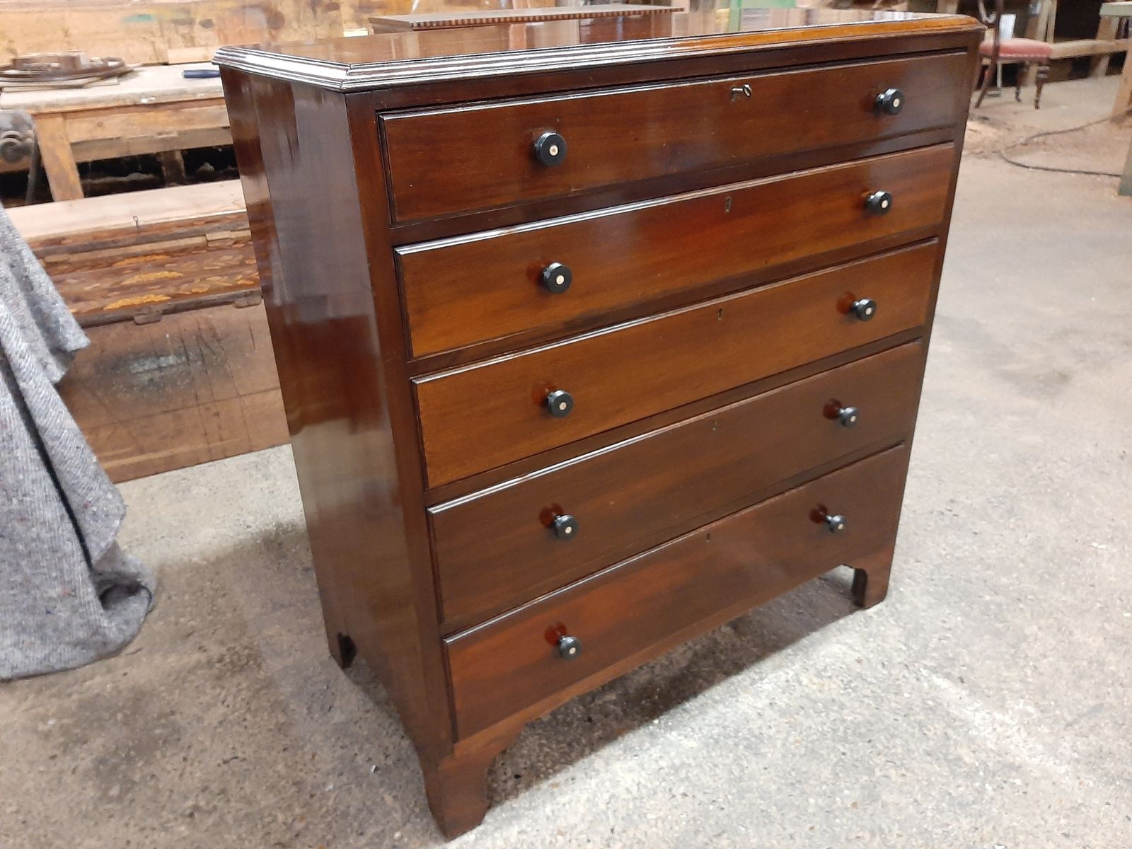 Lovely Art Deco Mahogany Chest Of Drawers In Very Good Condition photo Furniture