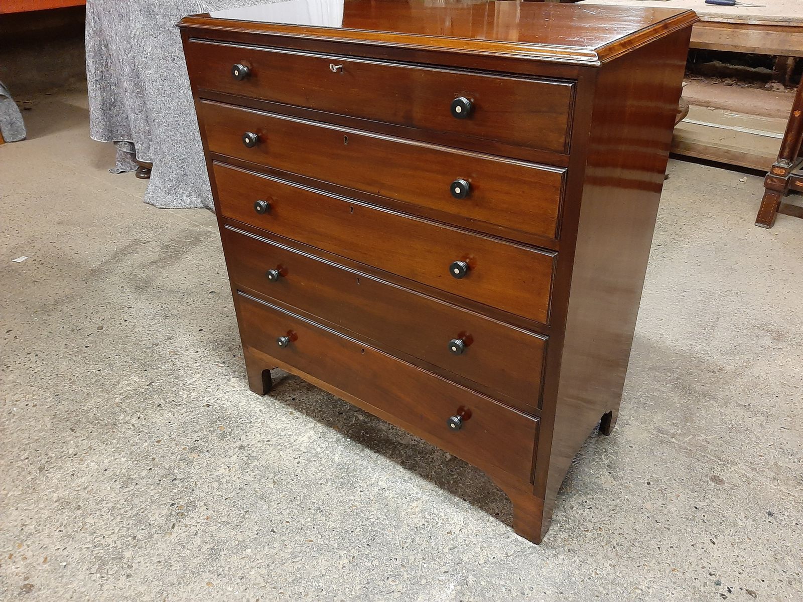 Lovely Art Deco Mahogany Chest Of Drawers In Very Good Condition photo vintage