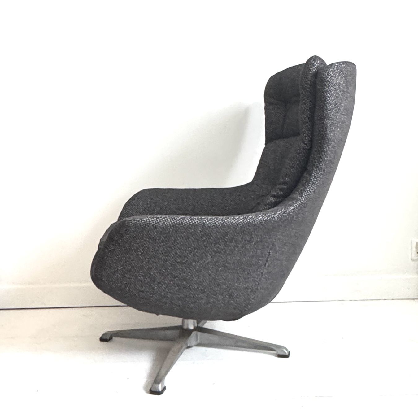 photo for sale Vono Grey Herringbone Wool Egg Chair, 60s Midcentury Modernist By Frank Wardle