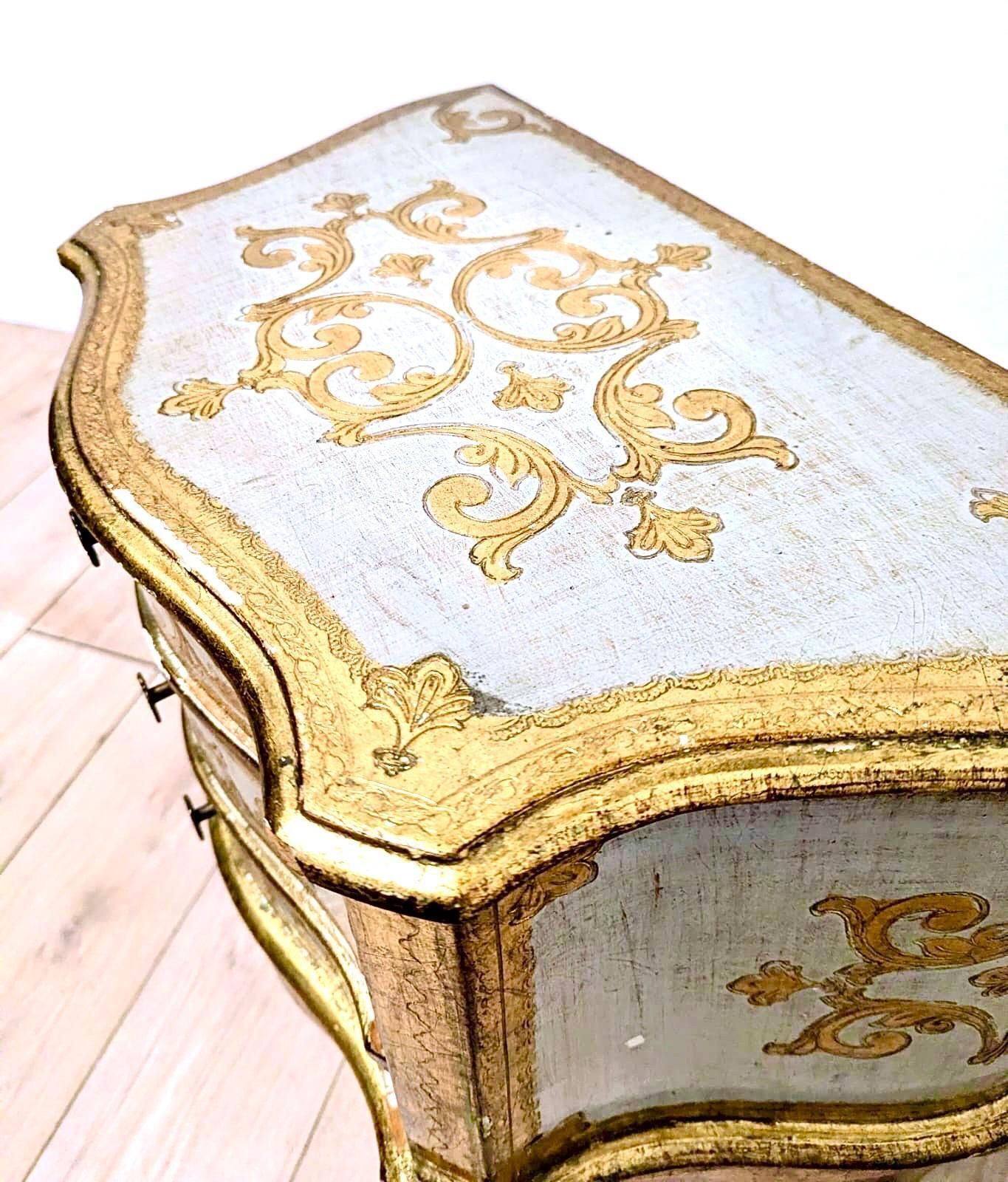 Beautiful Superb Quality Italian Florentine Chest Drawers 0189. photo for sale