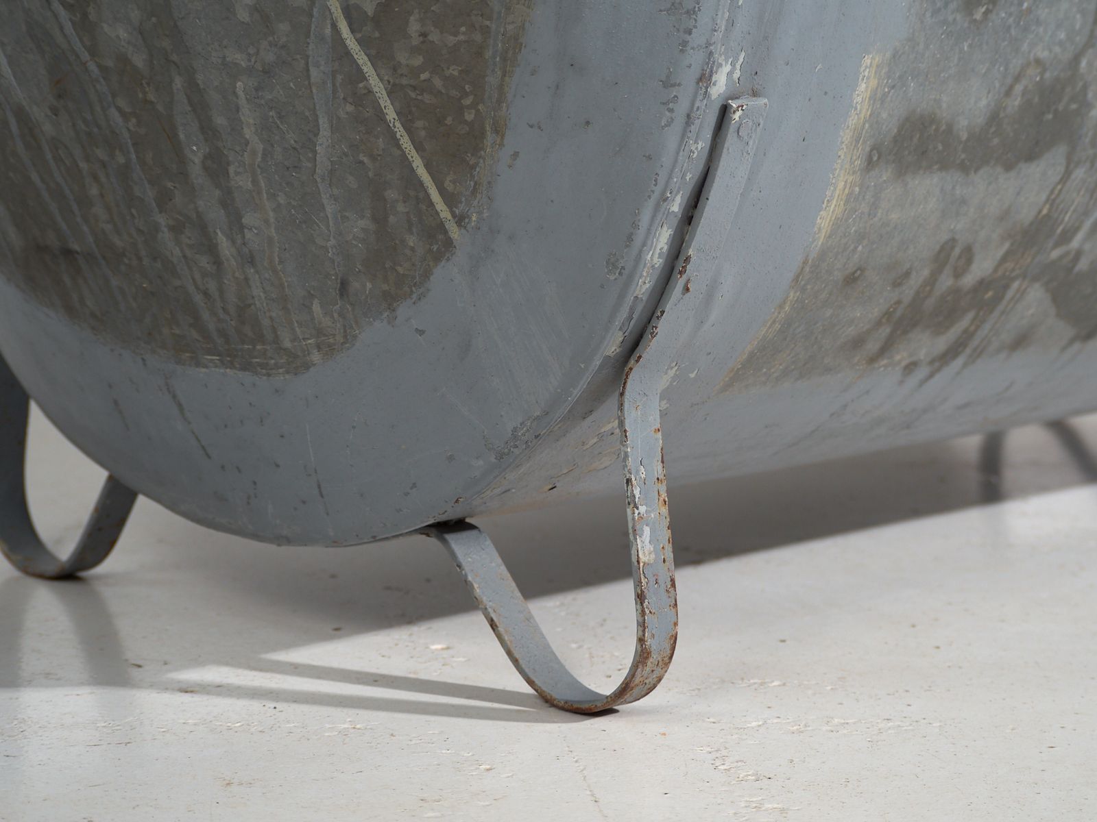 Antique Zinc Industrial Bathtub – Central Europe (Circa 1900) #4 photo Garden Decor