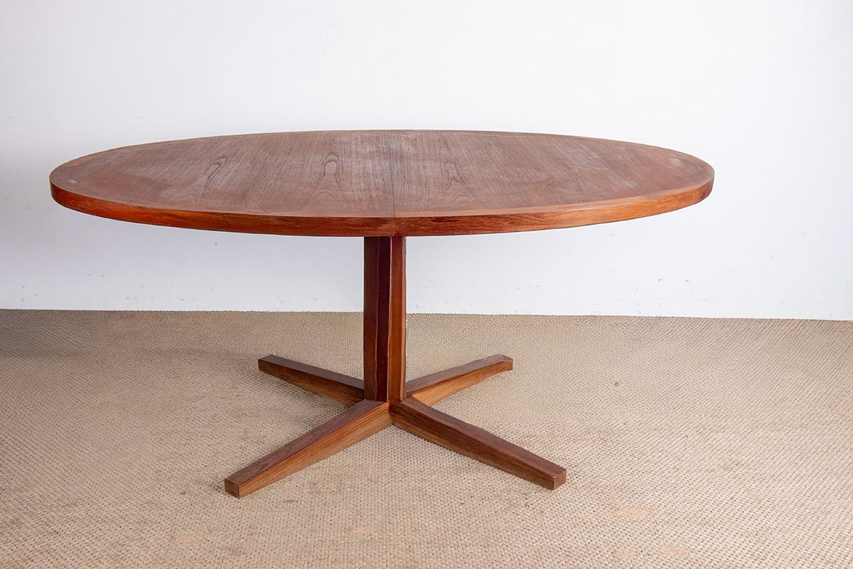 Very Large Danish Teak Dining Table, 260 Cm, Oval And Extendable, With Central Base, Model Hm 55, By John Mortensen For Dyrlund 1960.