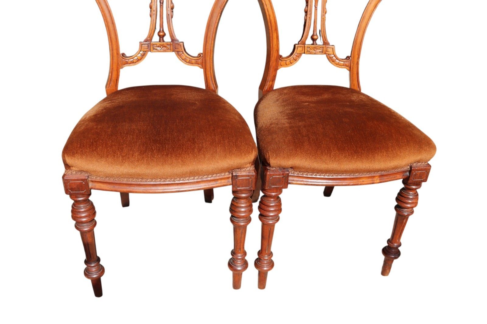 photo vintage Antique Set Of 4 Victorian Mahogany Open Back Carved Dining Chairs Circa 1870