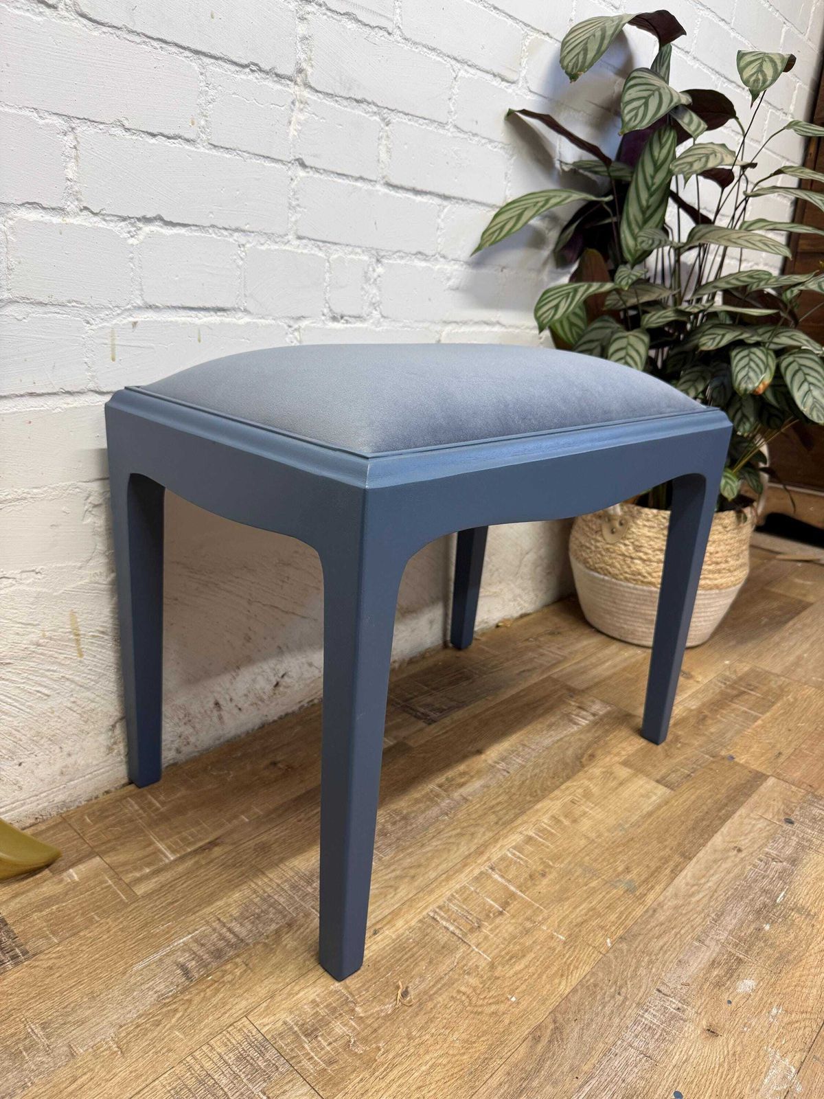 770.0 Stag Minstrel Vanity Dressing Table With Matching Stool Painted Evening Dove Blue/Grey photo