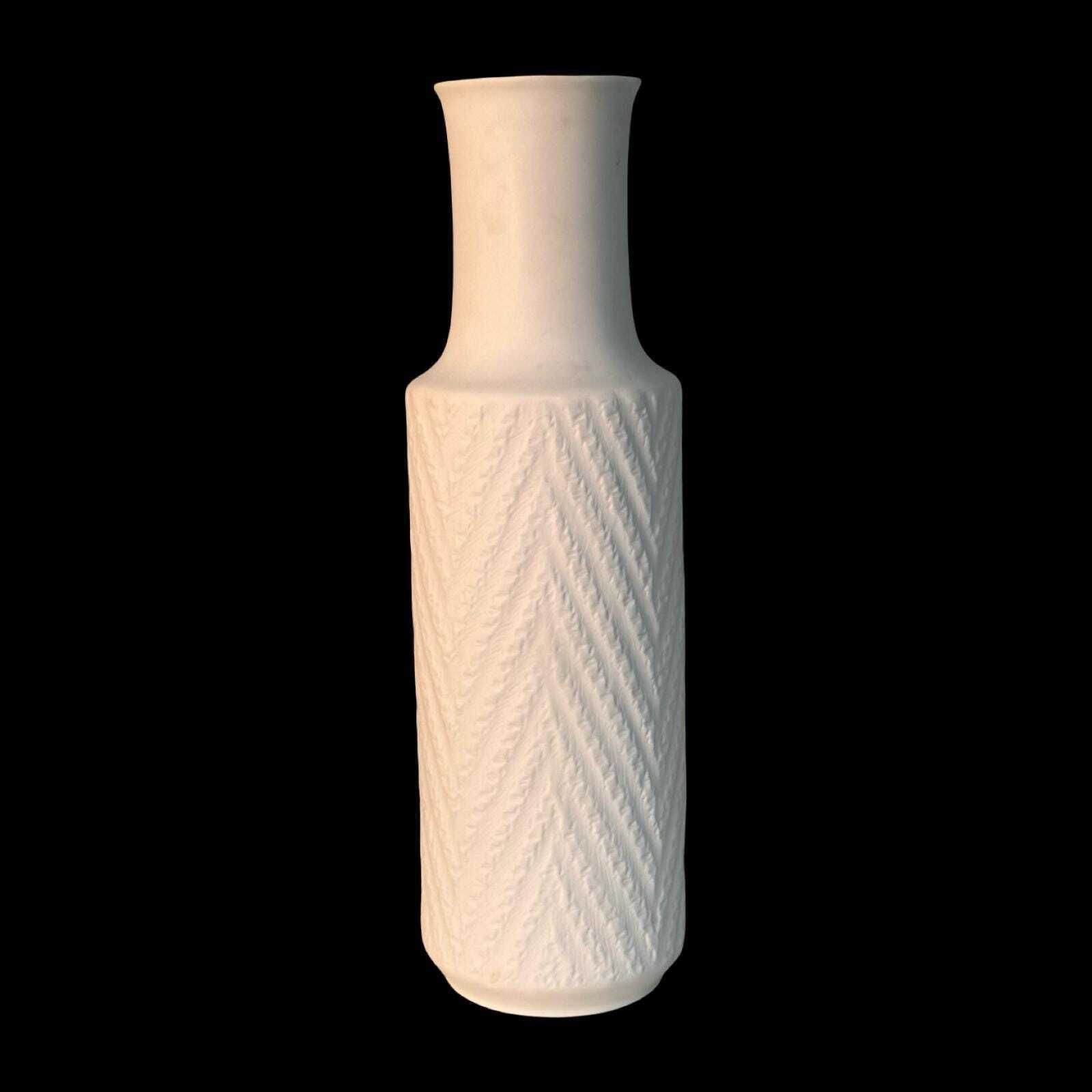 Hutschenreuther Hohenberg   West Germany   Vase (L)  White Ceramic   (33cm)   Model 'Zig Zag'   Ca. 1960's   Cm Exclusiv photo furniture