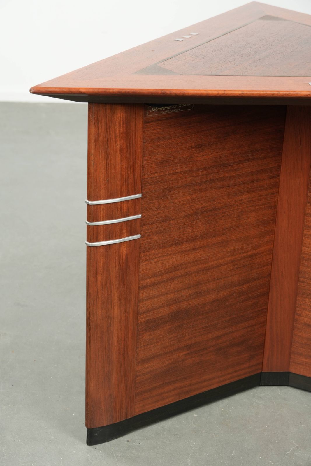 Art Deco Bijzet /Salontafel In Driehoekige Vorm Van Schuitema, Uit De Decoforma Serie photo buy