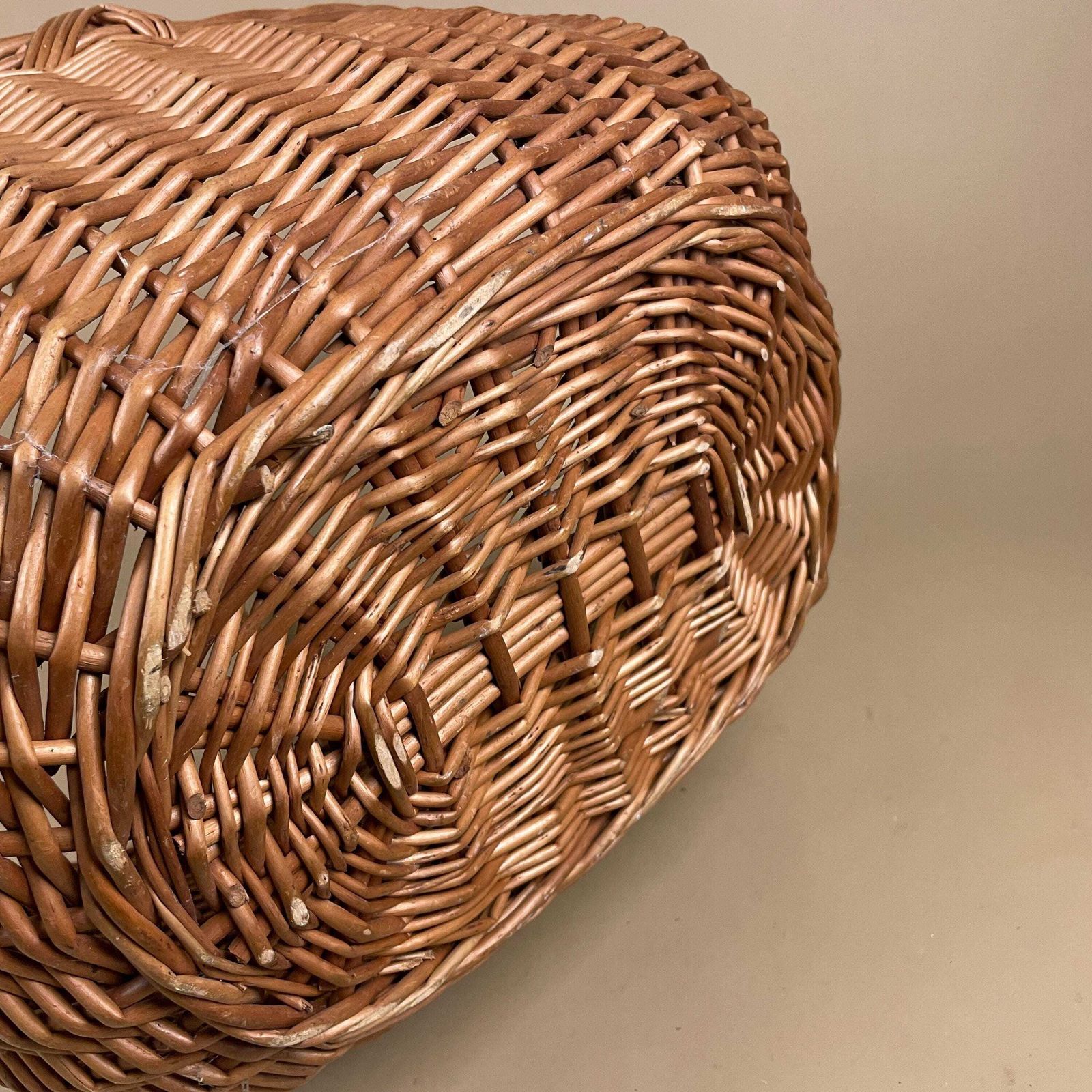 photo furniture Oval Basket Woven Wicker Handle Log Storage Laundry Carrier Cottage Farmhouse Vintage Antique Handmade Old Traditional Round Medium Picking