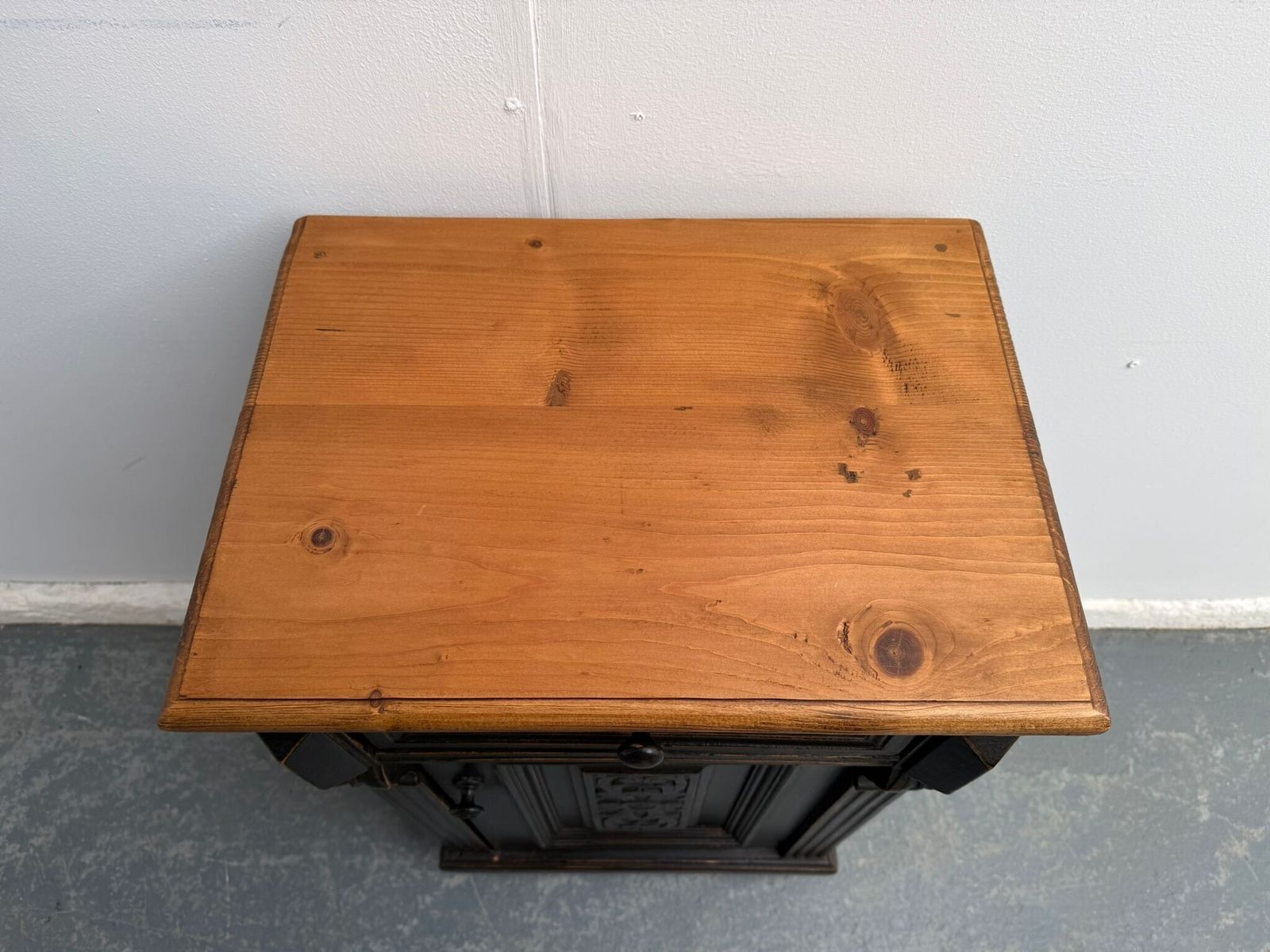 A Beautifully Painted Black Pine & Oak Carved Victorian Bedside Cabinet photo vinterior