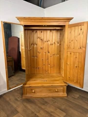 469.0 Modern Pine Double Wardrobe, 21st Century photo