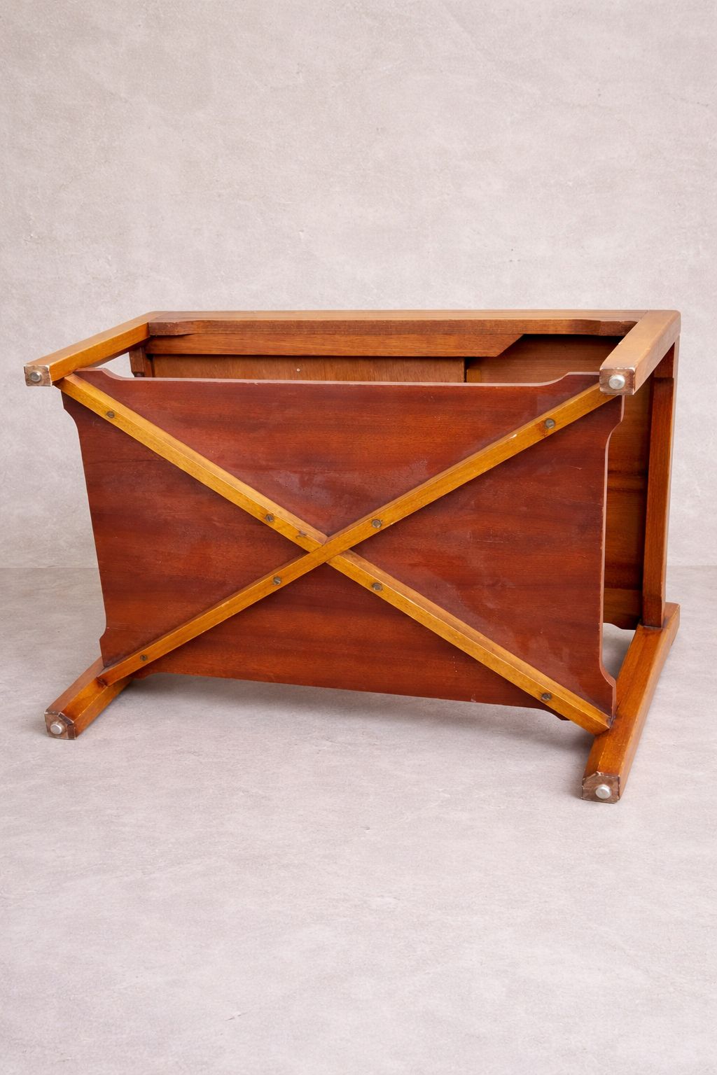 Pair Of English Yew Wood Bedside Tables By Reprodux (Bevan Funnell), C.1980s–199 photo 625.0