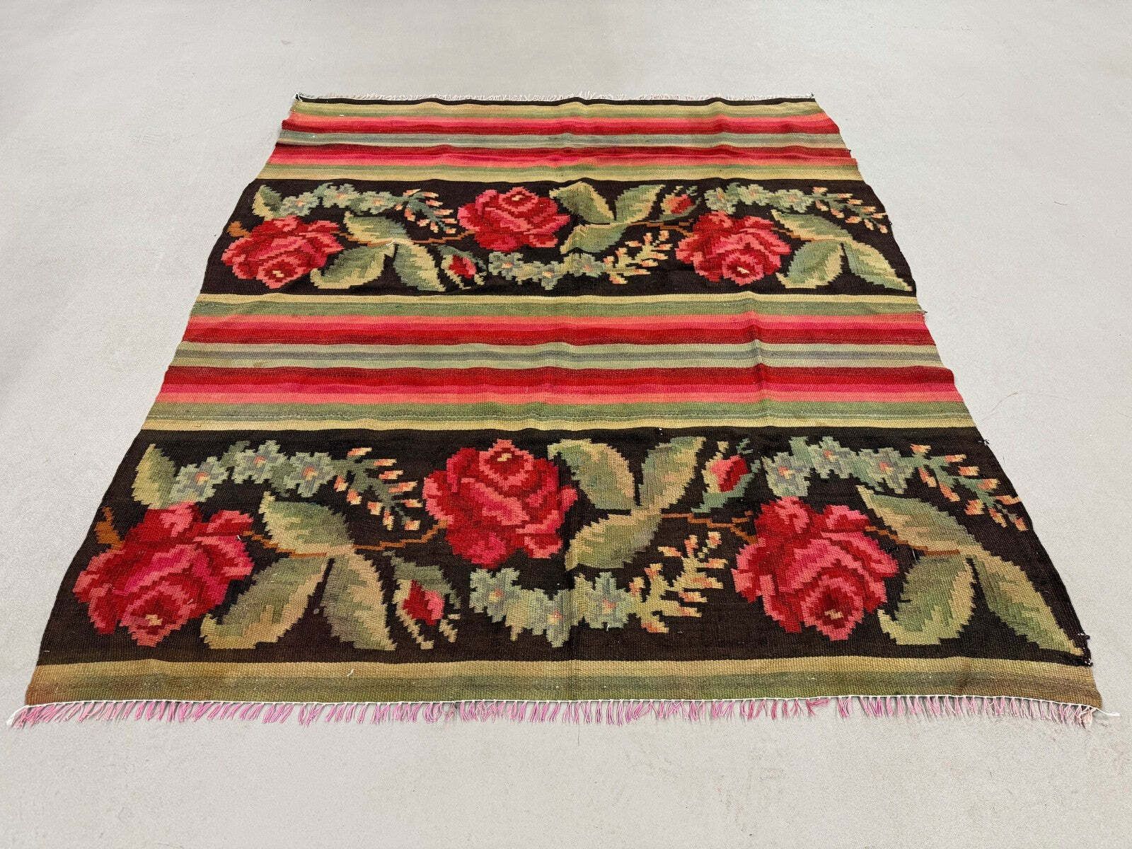 Moldovan Square Kilim Rug 146x130 Cm Vintage Kelim Wool Rug Medium 2520 photo furniture