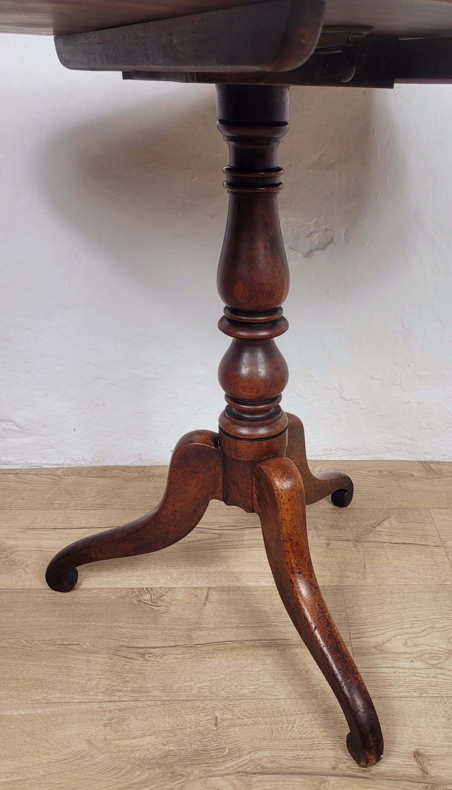 Georgian Tilt Top Table Tripod Mahogany English photo vinterior