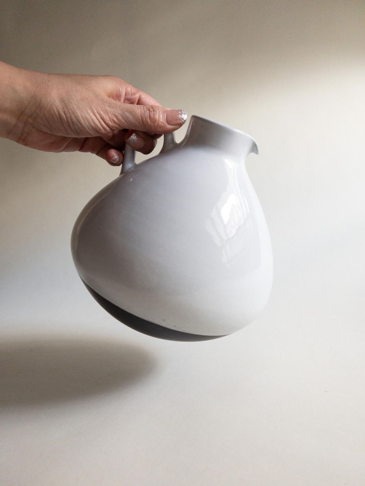 photo vintage Swiss Studio Pottery Vase: Minimal White Ceramic With Handle