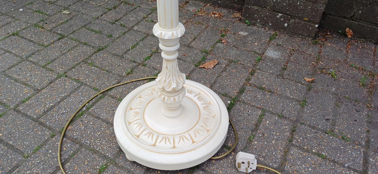 Vintage Style Wooden Cream Floor Lamp Ornate Carved Base Fluted Column Shabby Chic Painted Finish Working Pat Tested photo 295.0