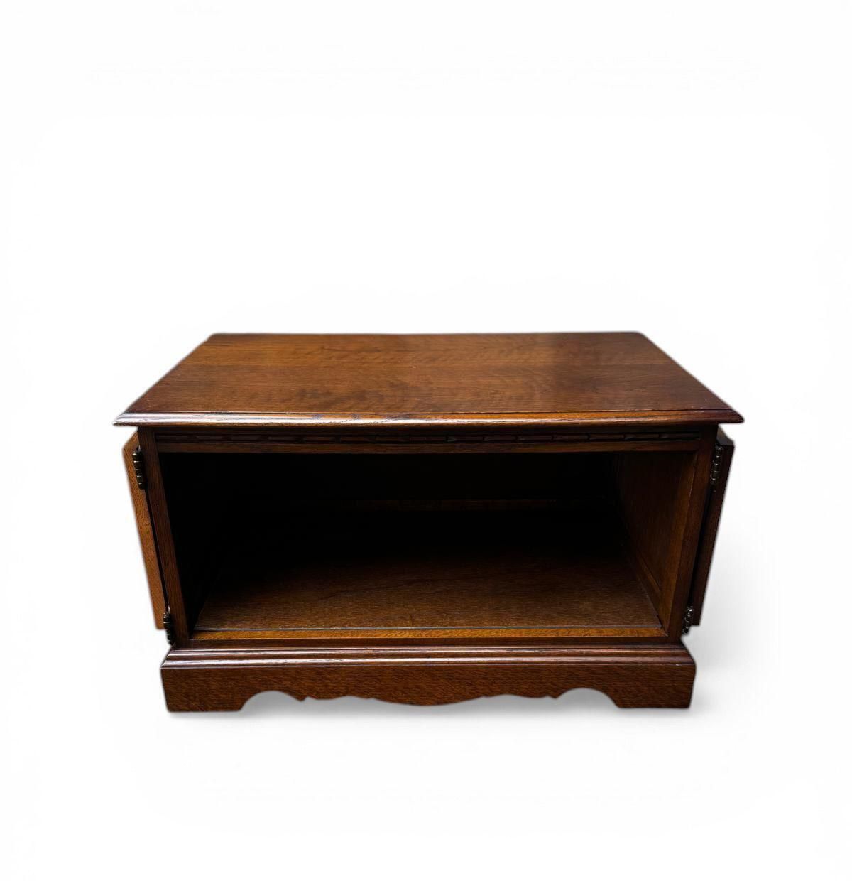 Vintage Old Charm Wood Brothers / Oak Leaded Glass Tv Stand / Tudor Brown Finish photo buy