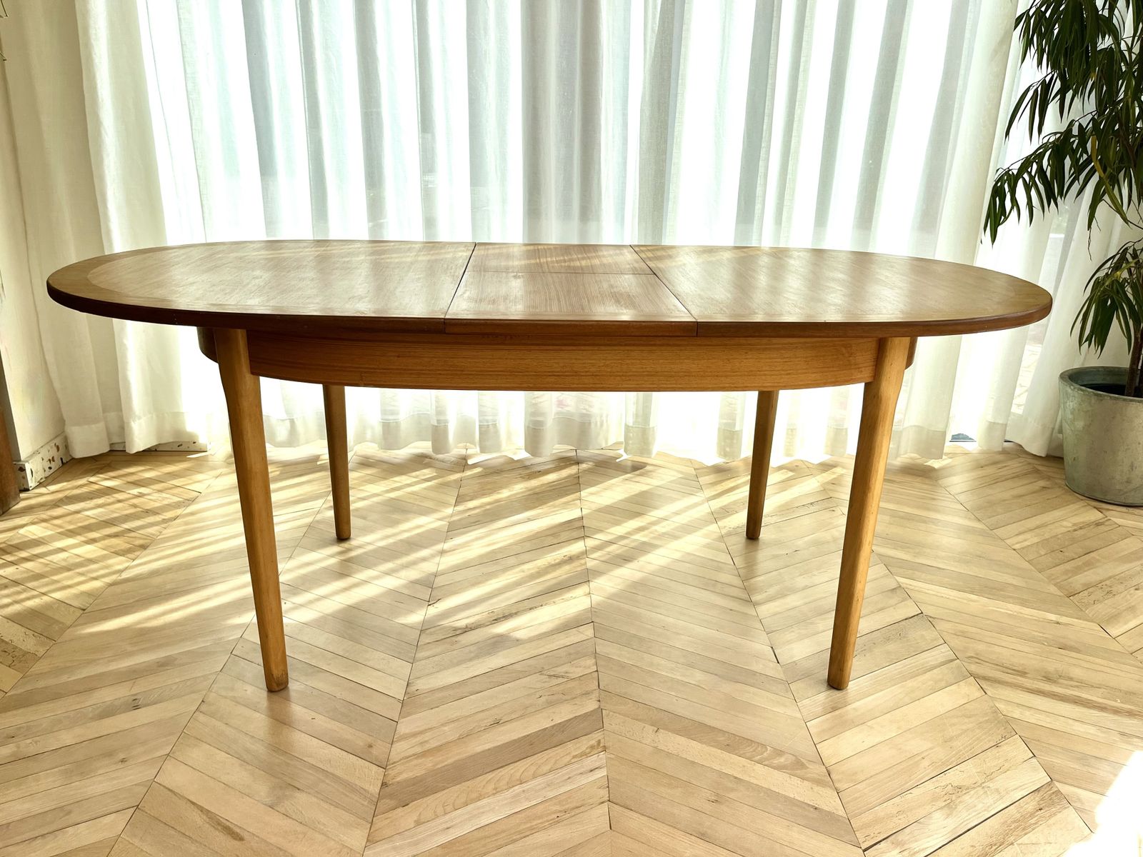 420.0 Mid Century Oval Veneered Extending Dining Table photo