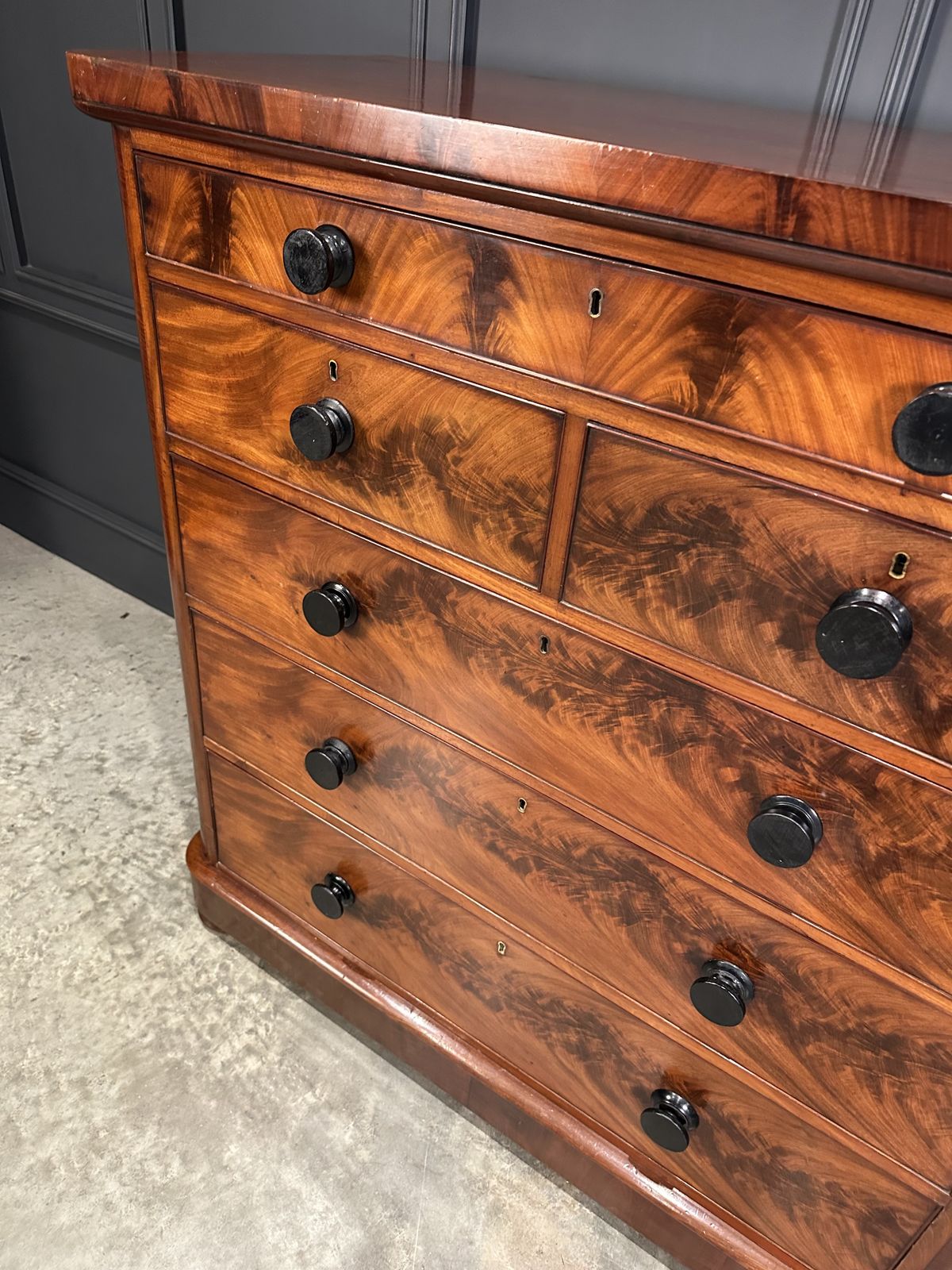 Large Victorian Flame Mahogany Chest Of Drawers photo vinterior
