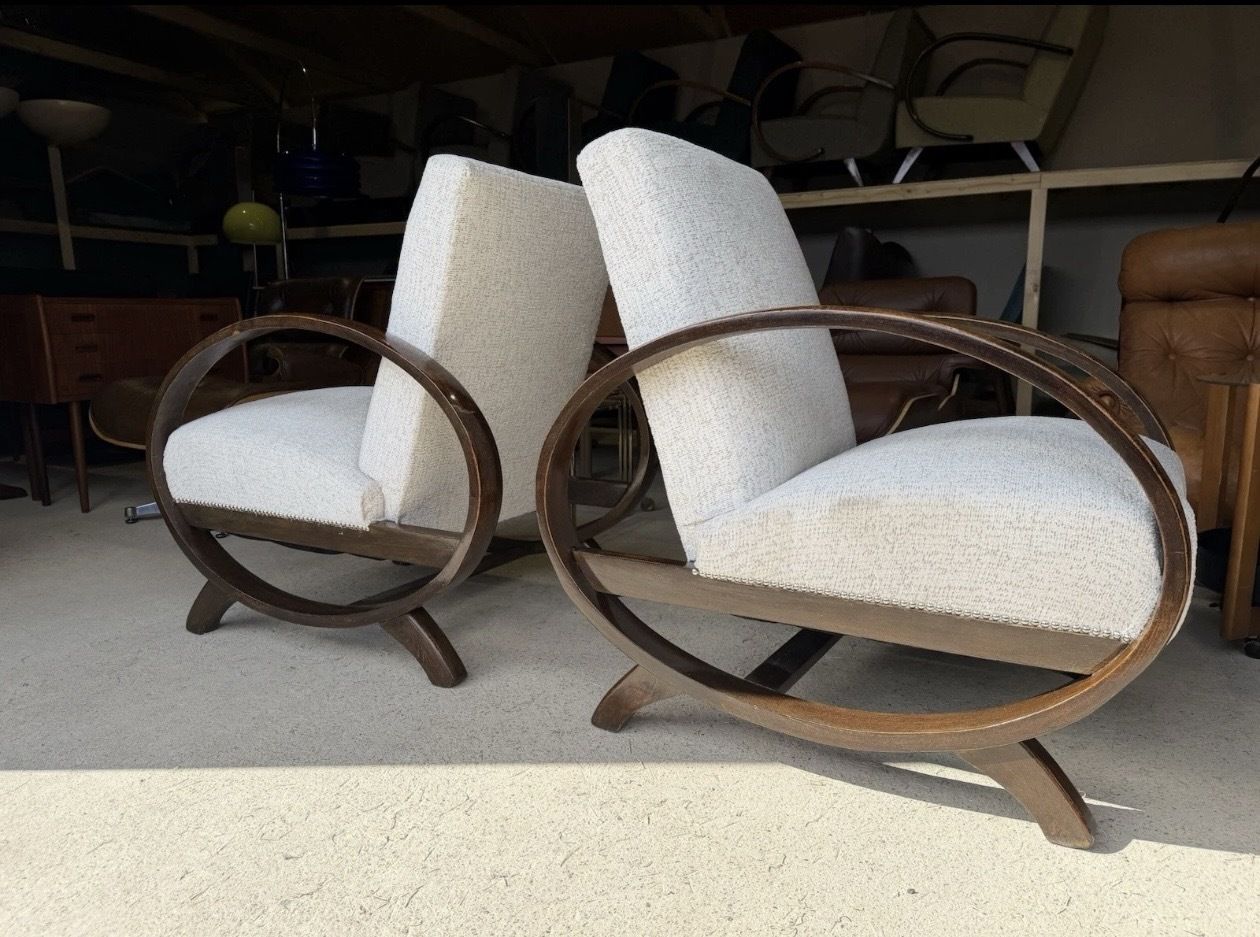 photo furniture Pair Of Jindrich Halabala Armchairs Art Deco Style