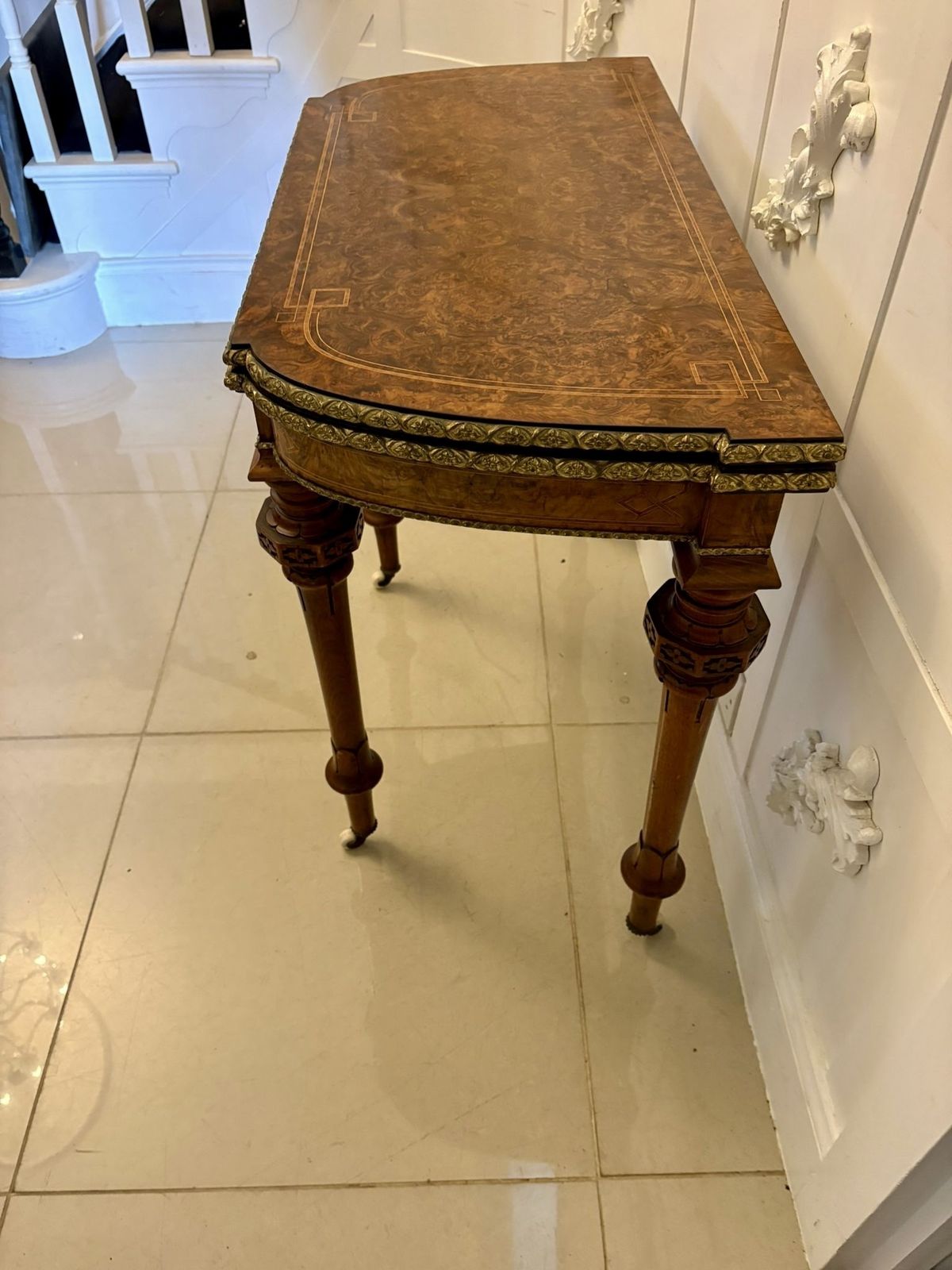 photo vinterior Antique 19th Century Burr Walnut Side Table With Ormolu Mounts And Inlay