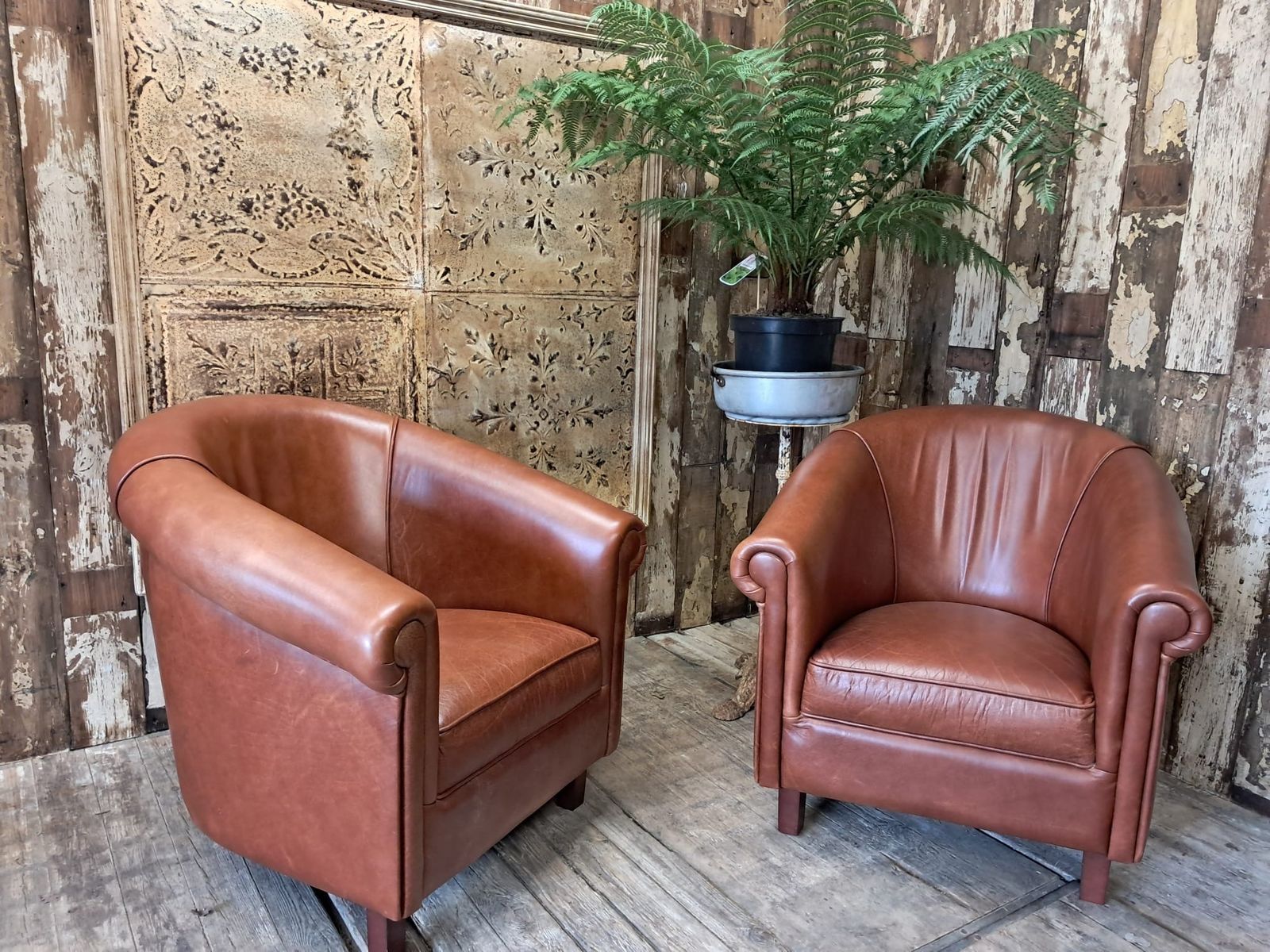 photo vinterior Pair Of Leather Tub Chairs, 1980s