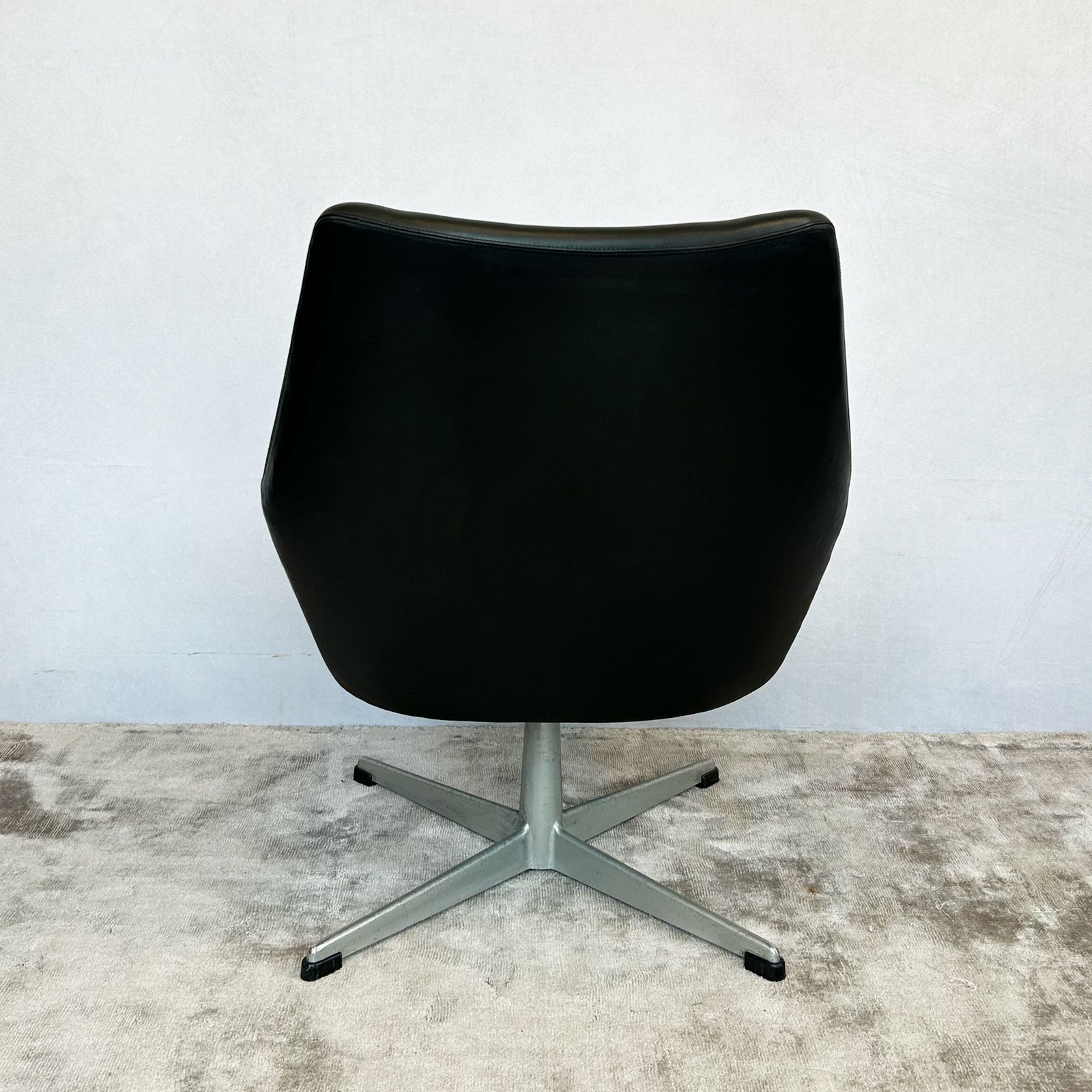 Black Swivel Armchair, 1970s, Vinyl photo 265.0