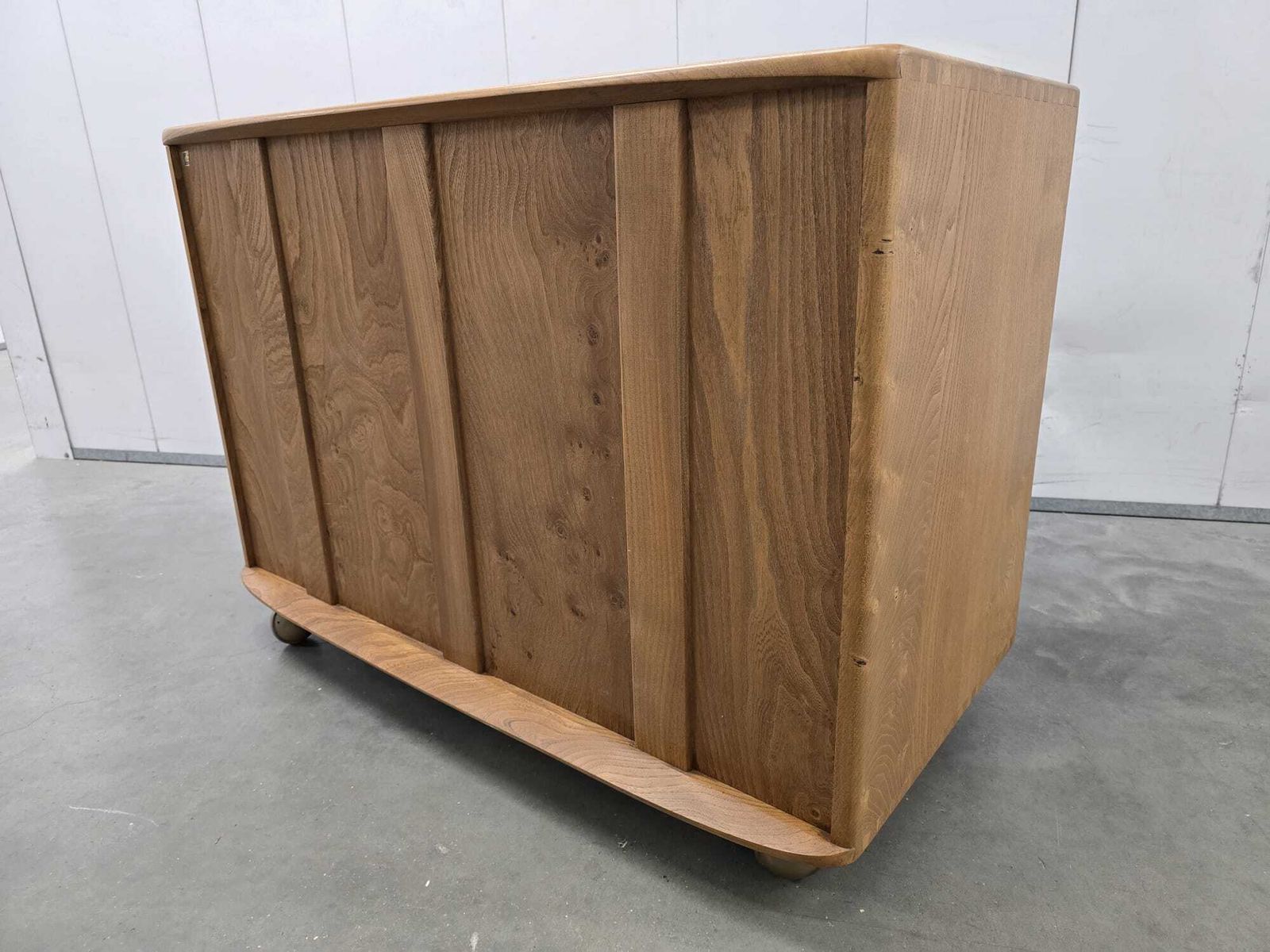 photo furniture Ercol Windsor Chest Of Drawers