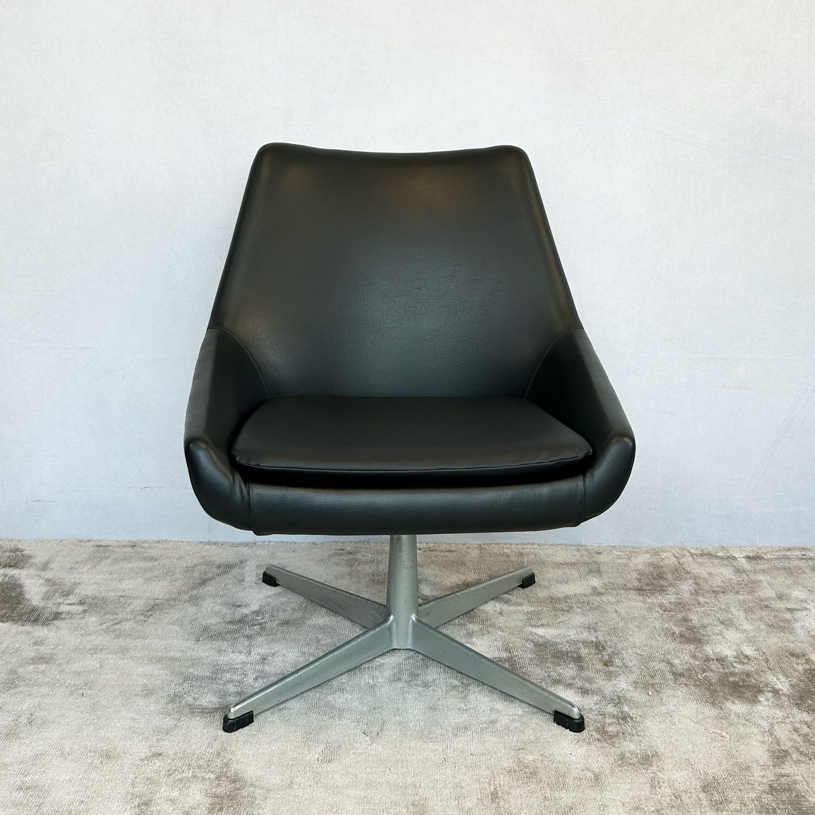 Black Swivel Armchair, 1970s, Vinyl photo vintage