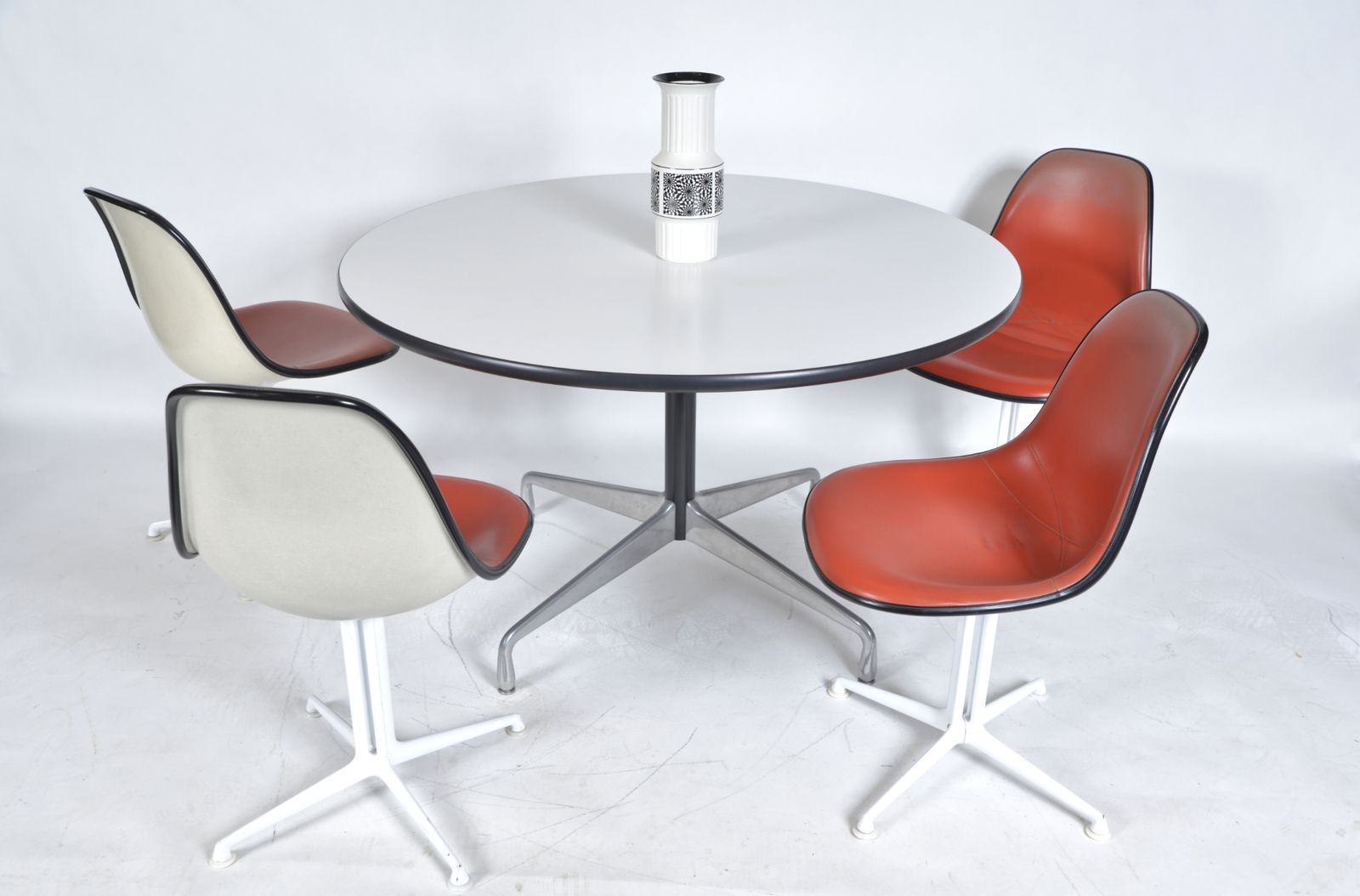 Midcentury Charles & Ray Eames Herman Miller Dining Room Set 4 X La Fonda Chairs & Table photo for sale